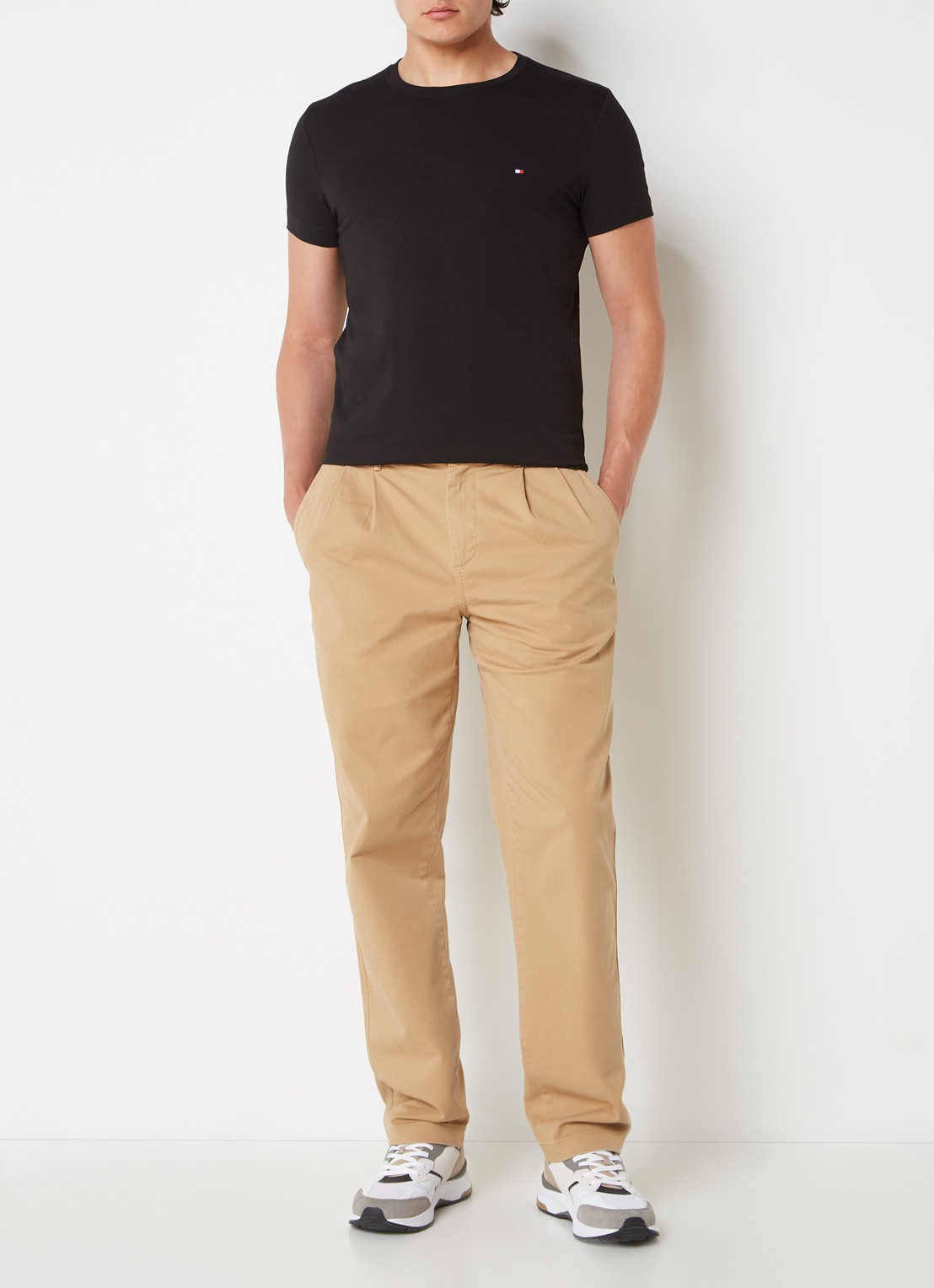 Tommy Hilfiger Slim fit T-shirt met logoborduring  - voorkant 2 zwart