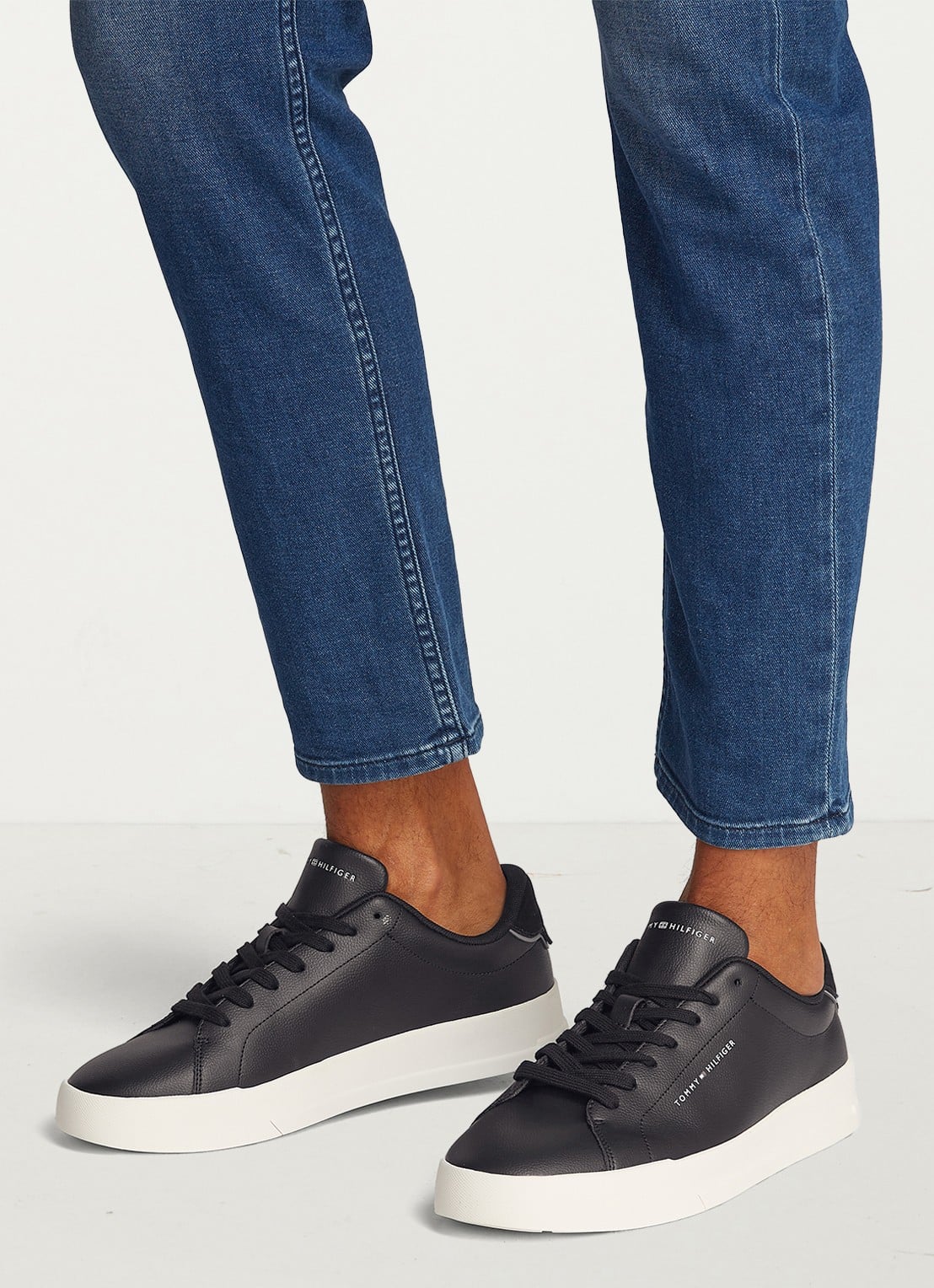 Tommy Hilfiger Sneakers van leer - voorkant 3 zwart