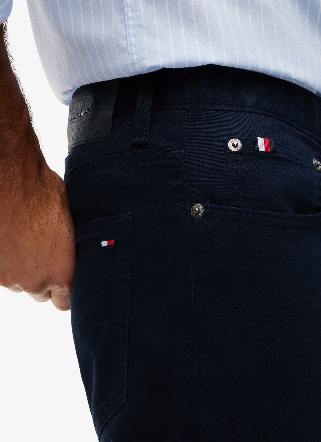 Tommy Hilfiger Straight fit chino met paspelzakken - detail 2 donkerblauw