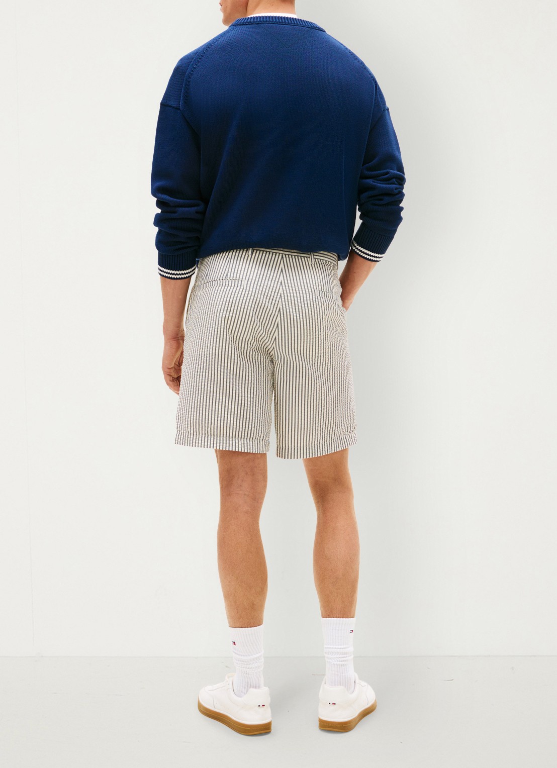 Tommy Hilfiger Straight fit korte broek met streepprint - achterkant 3 grijs