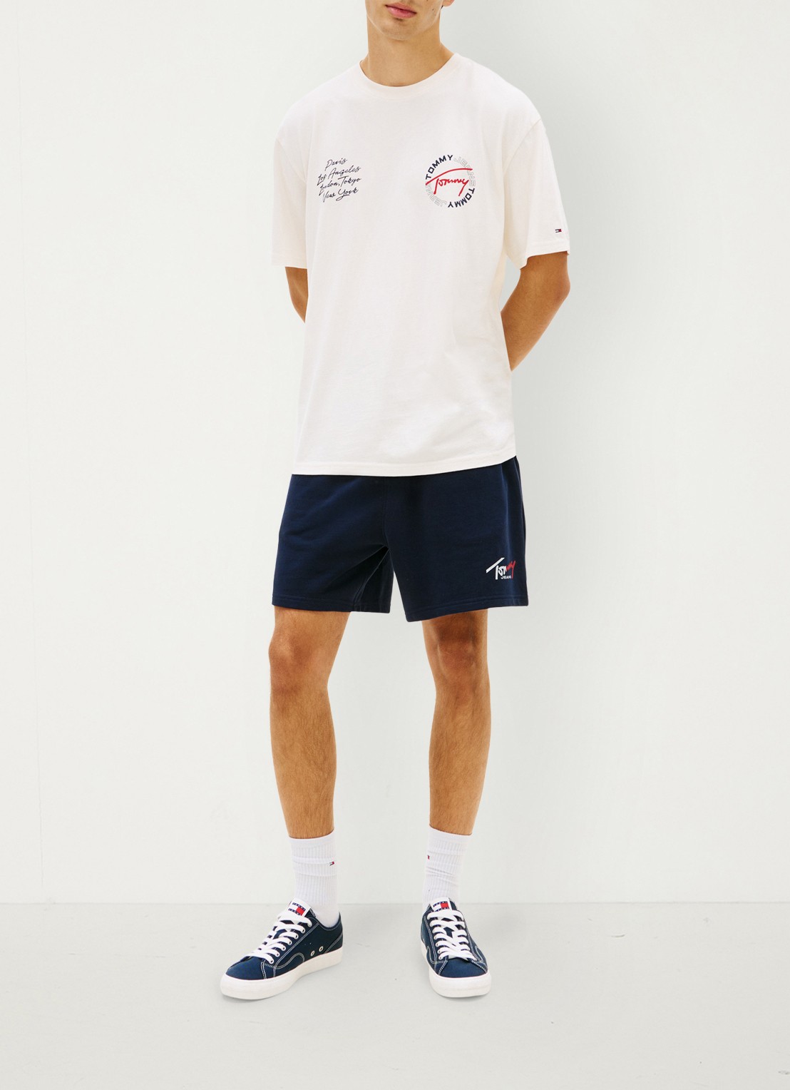 Tommy Hilfiger T-shirt met logo- en backprint - voorkant 5 beige