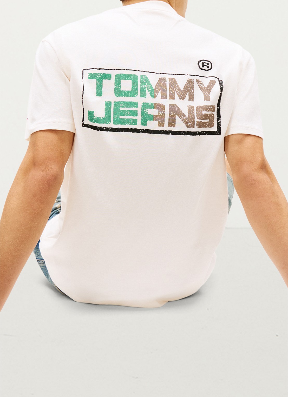 Tommy Hilfiger T-shirt met logo- en backprint - detail 4 beige