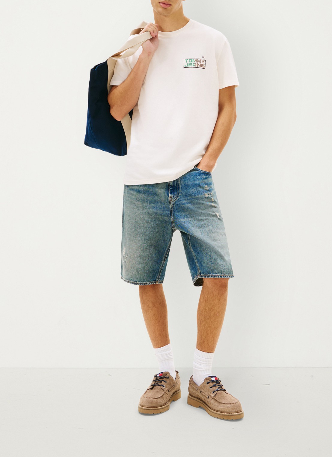 Tommy Hilfiger T-shirt met logo- en backprint - voorkant 2 beige