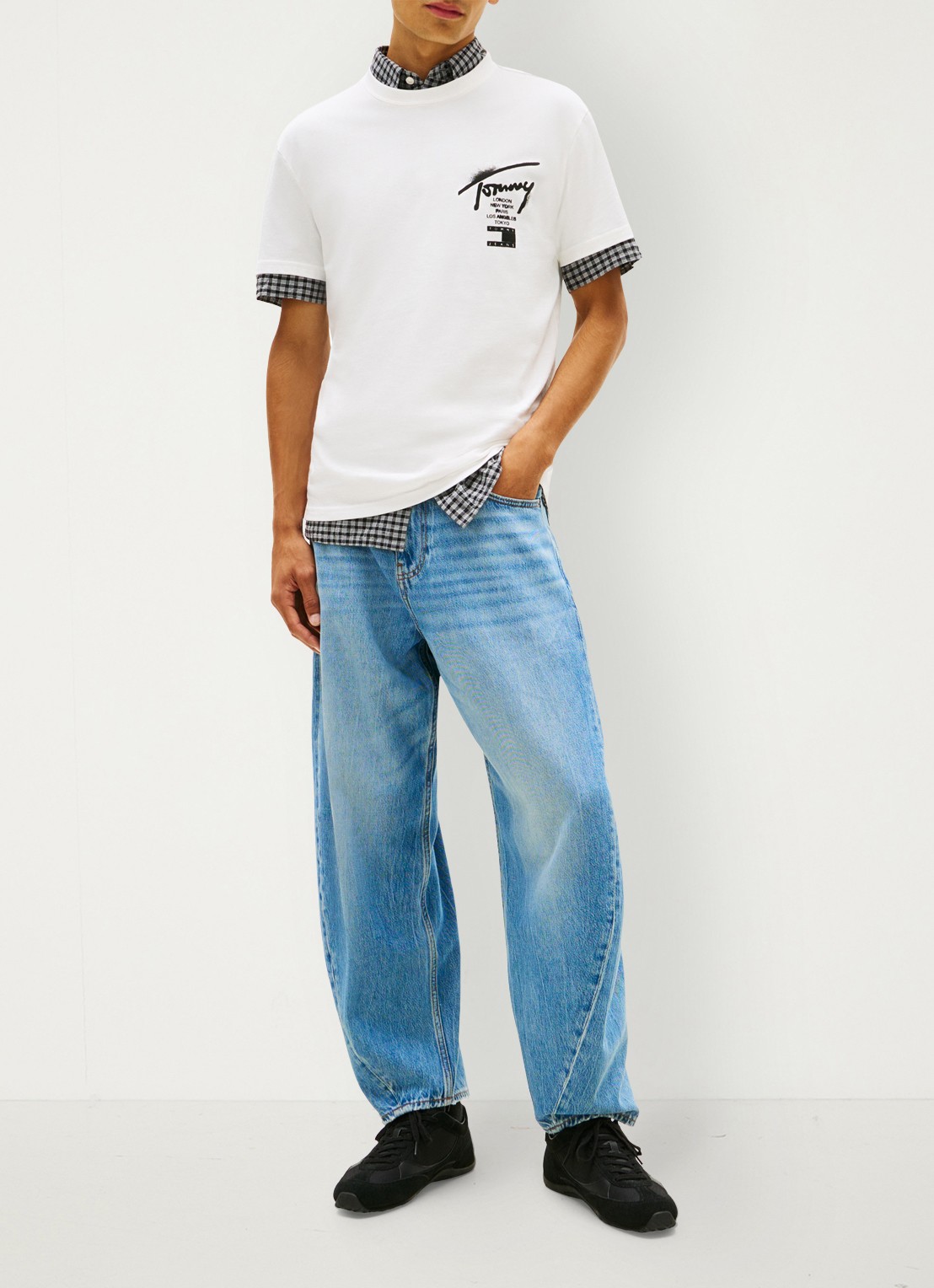 Tommy Hilfiger T-shirt met logo- en backprint - voorkant 2 wit