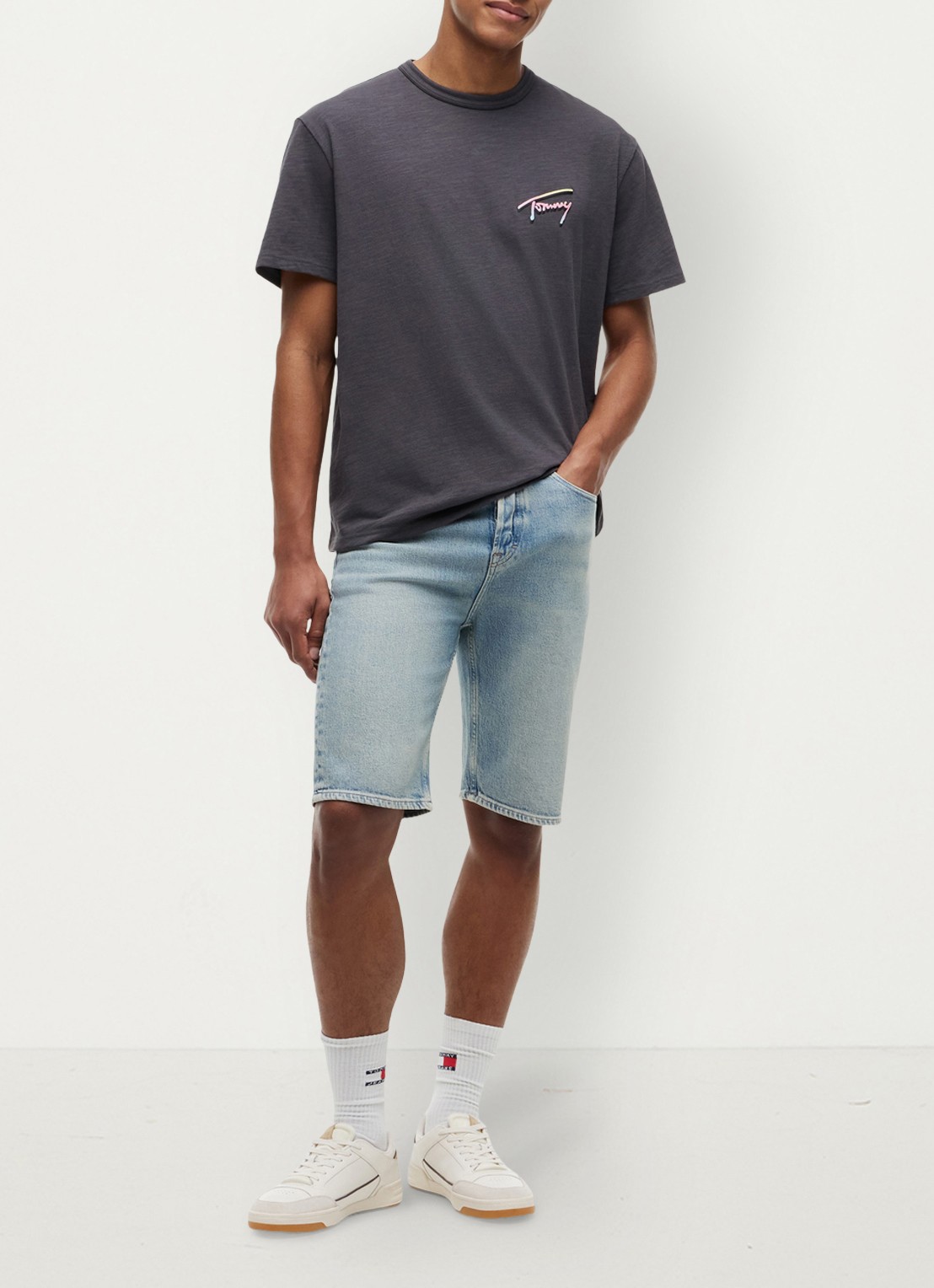 Tommy Hilfiger T-shirt met logo- en backprint - voorkant 2 zwart