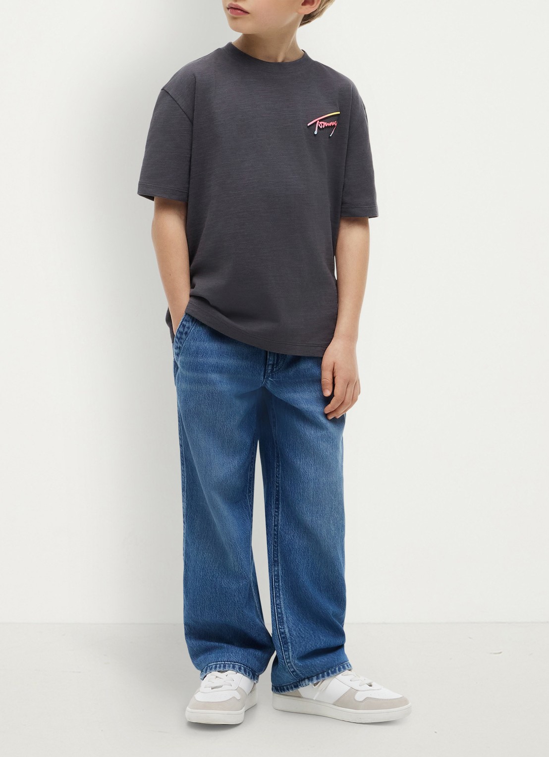 Tommy Hilfiger T-shirt met logo- en backprint - voorkant 2 middengrijs