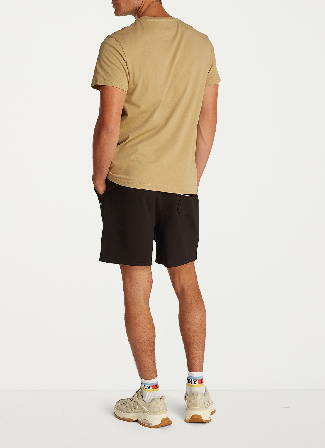 Tommy Hilfiger T-shirt met logo - achterkant zand