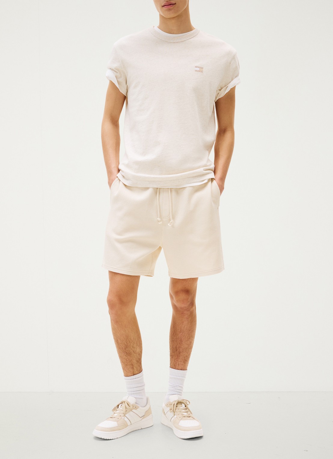 Tommy Hilfiger T-shirt met logo - voorkant 3 beige