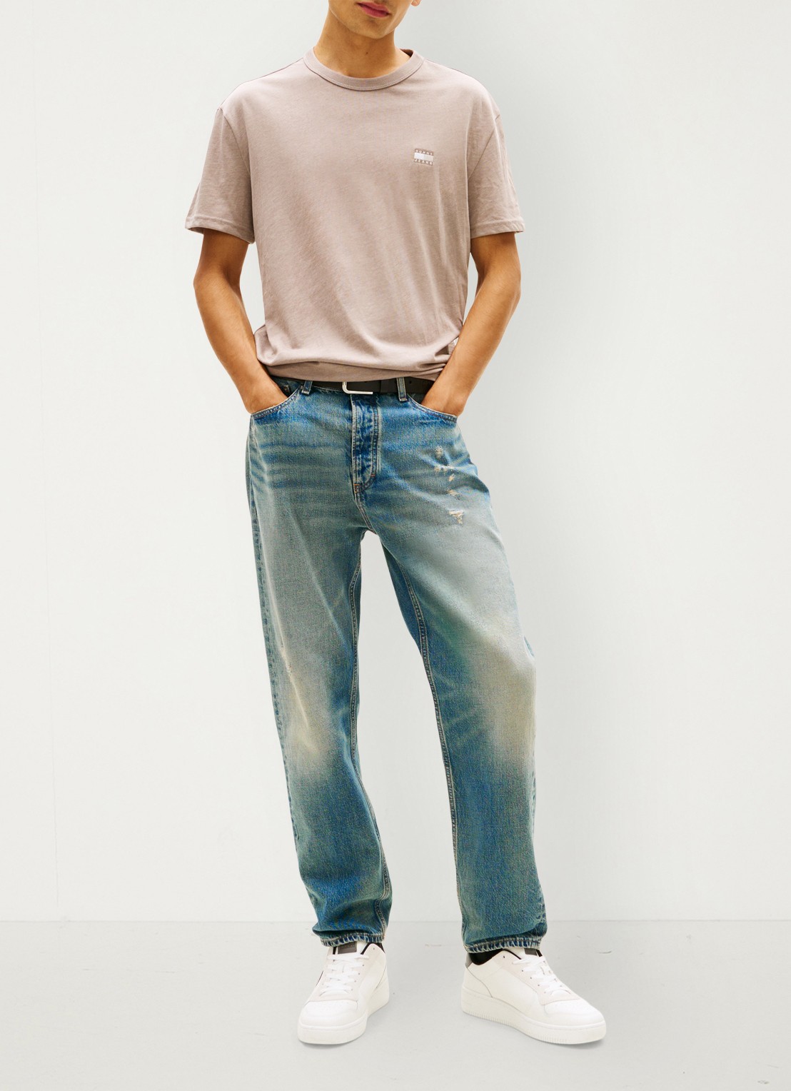 Tommy Hilfiger T-shirt met logo - voorkant 4 beige