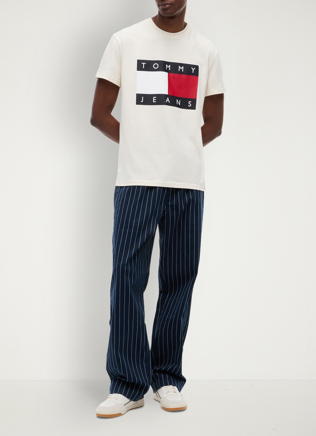 Tommy Hilfiger T-shirt met logo - voorkant 3 wit