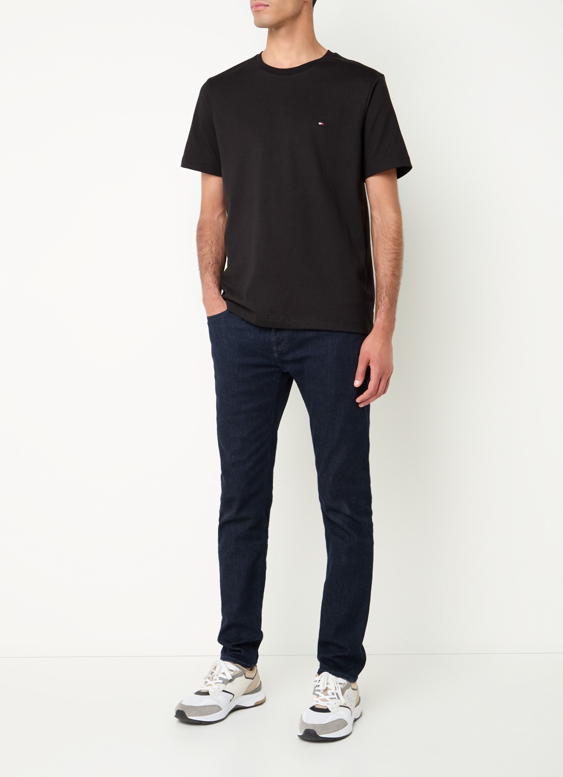 Tommy Hilfiger T-shirt met logo - voorkant 2 zwart