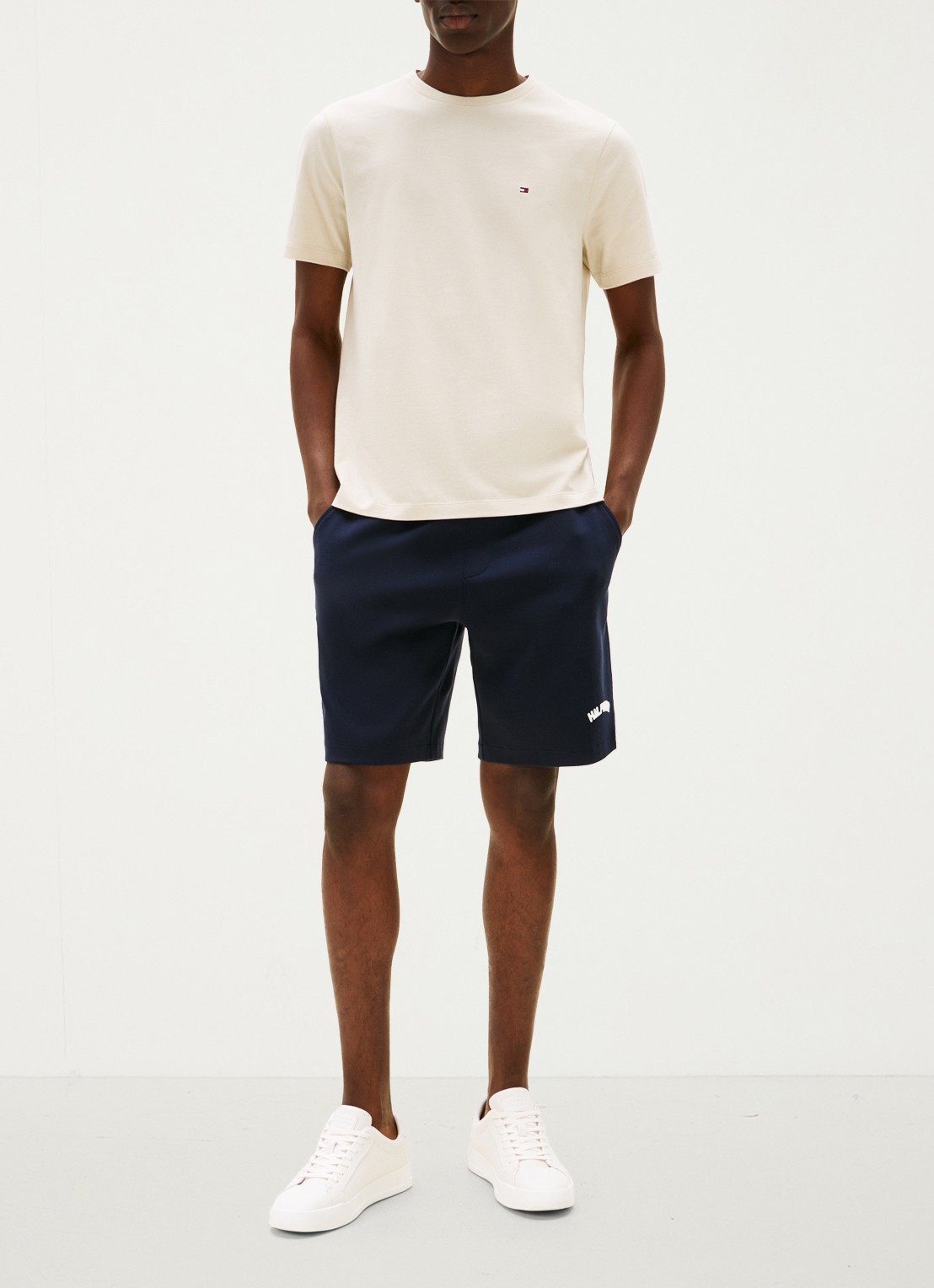 Tommy Hilfiger T-shirt met logo - voorkant 4 beige