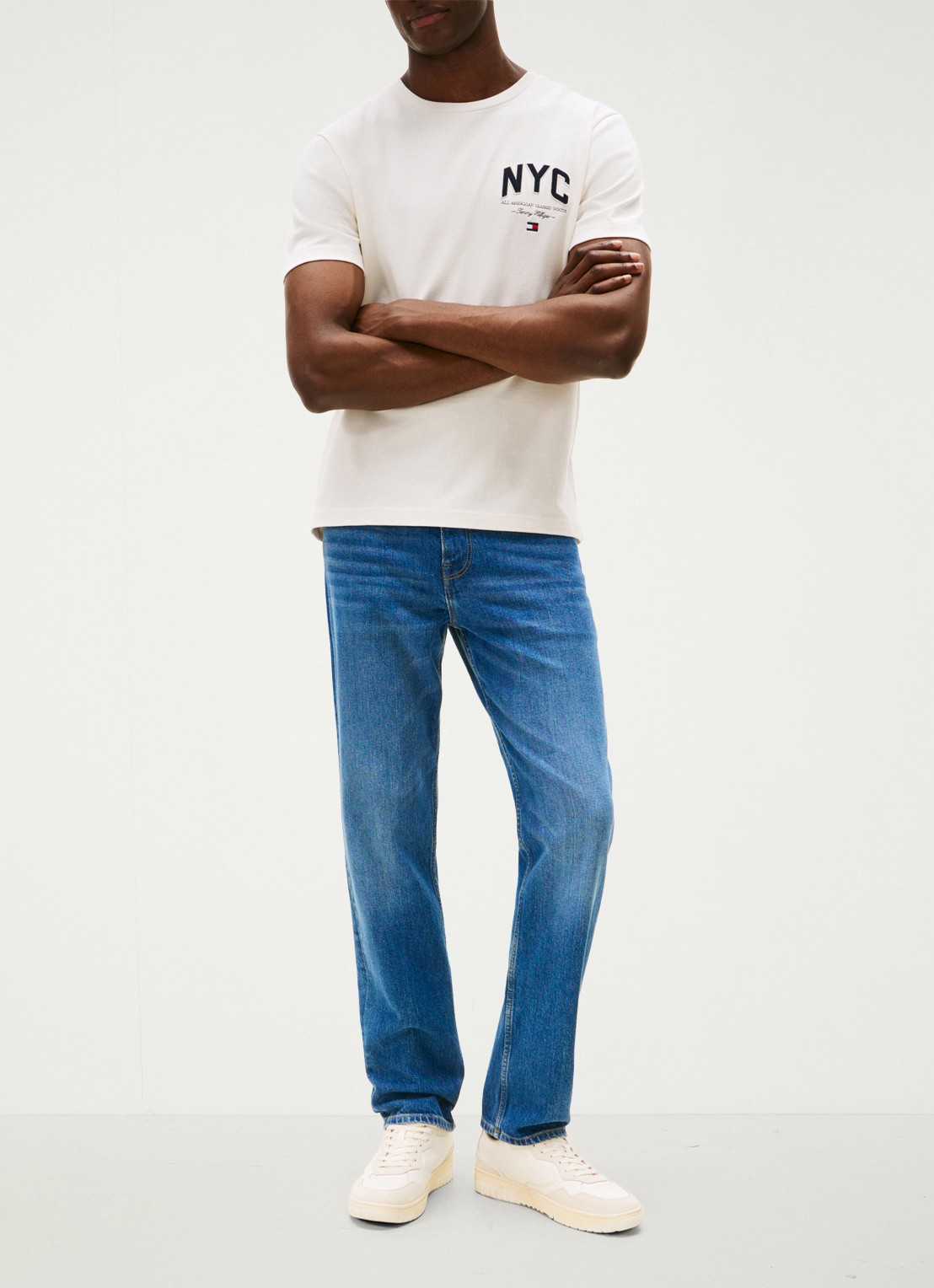 Tommy Hilfiger T-shirt met logo - voorkant 4 gebroken wit