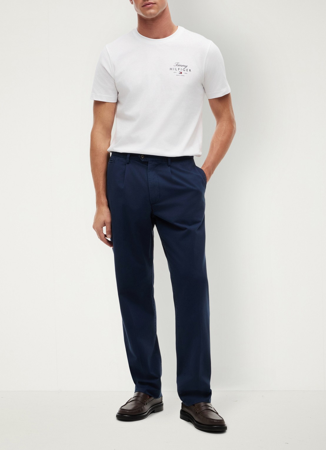 Tommy Hilfiger T-shirt met logo - voorkant 2 wit