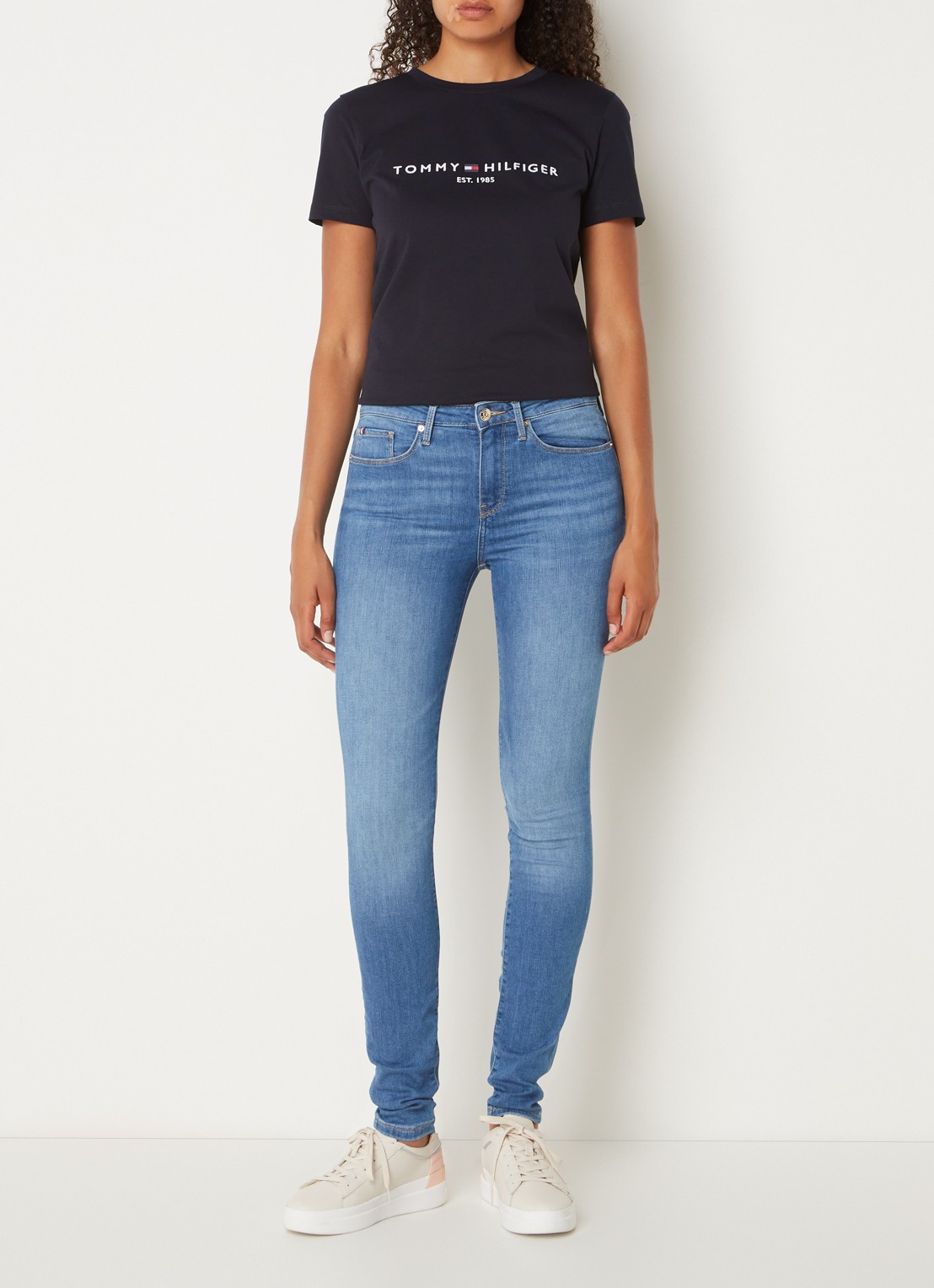 Tommy Hilfiger T-shirt met logoborduring en ronde hals - voorkant 3 lichtblauw