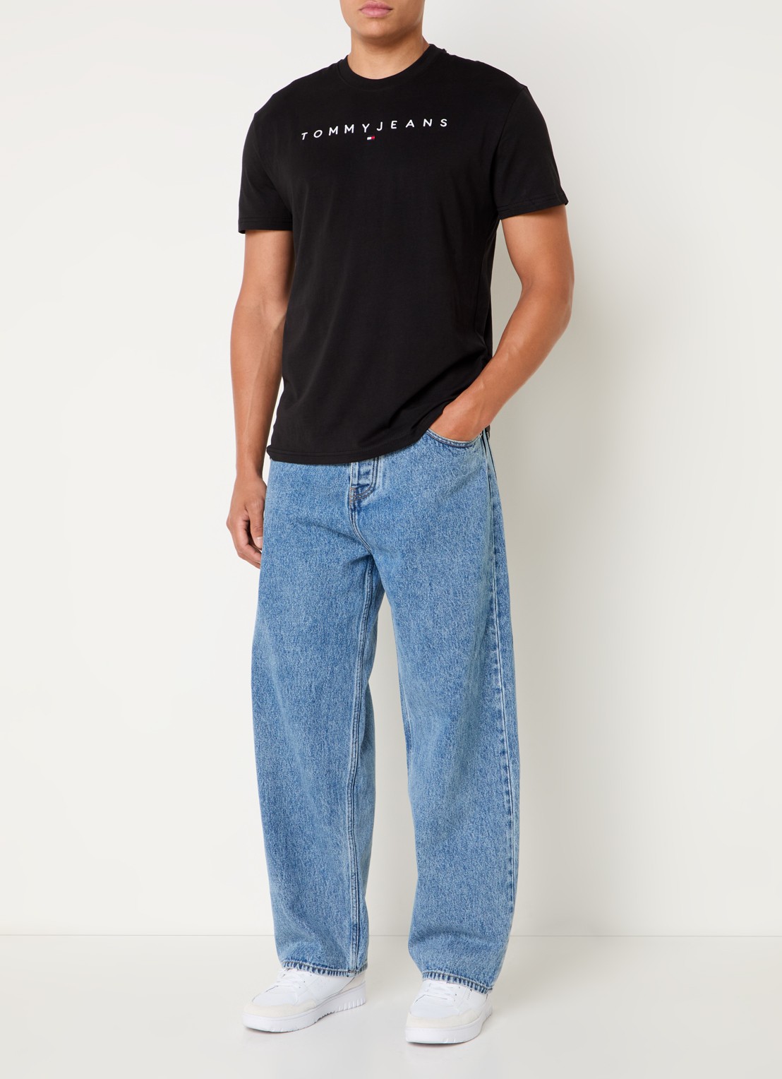 Tommy Hilfiger T-shirt met logoborduring - voorkant 2 zwart