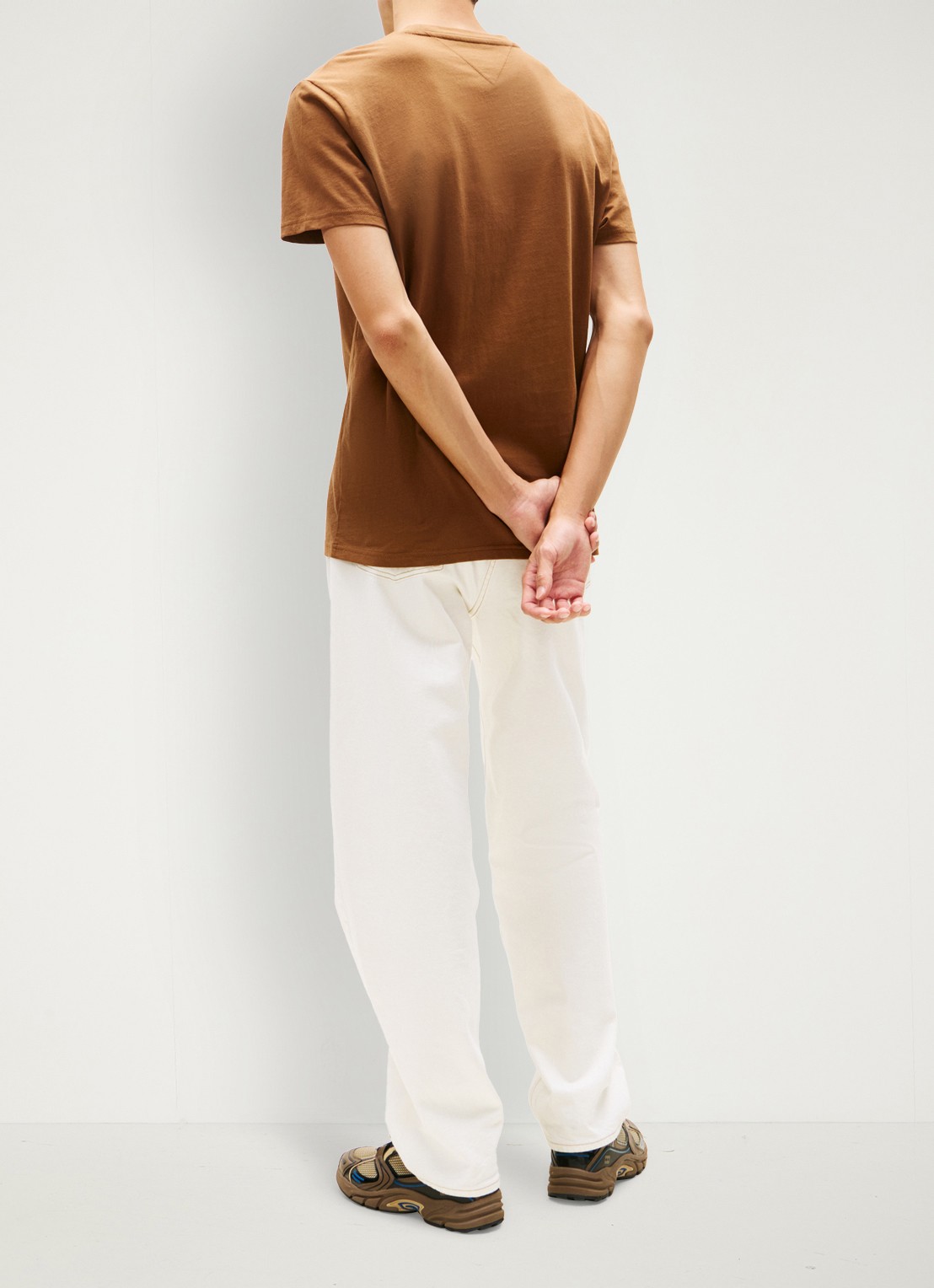 Tommy Hilfiger T-shirt met logoborduring - achterkant 5 bruin