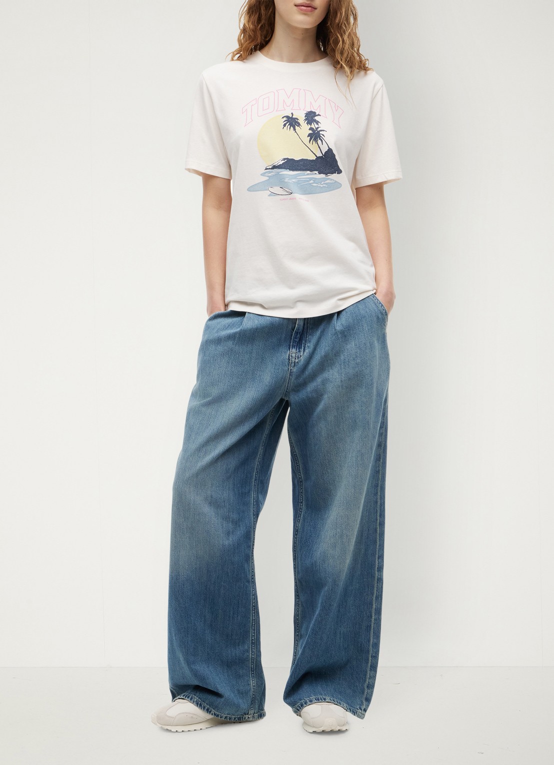 Tommy Hilfiger T-shirt met logoprint - voorkant 2 gebroken wit
