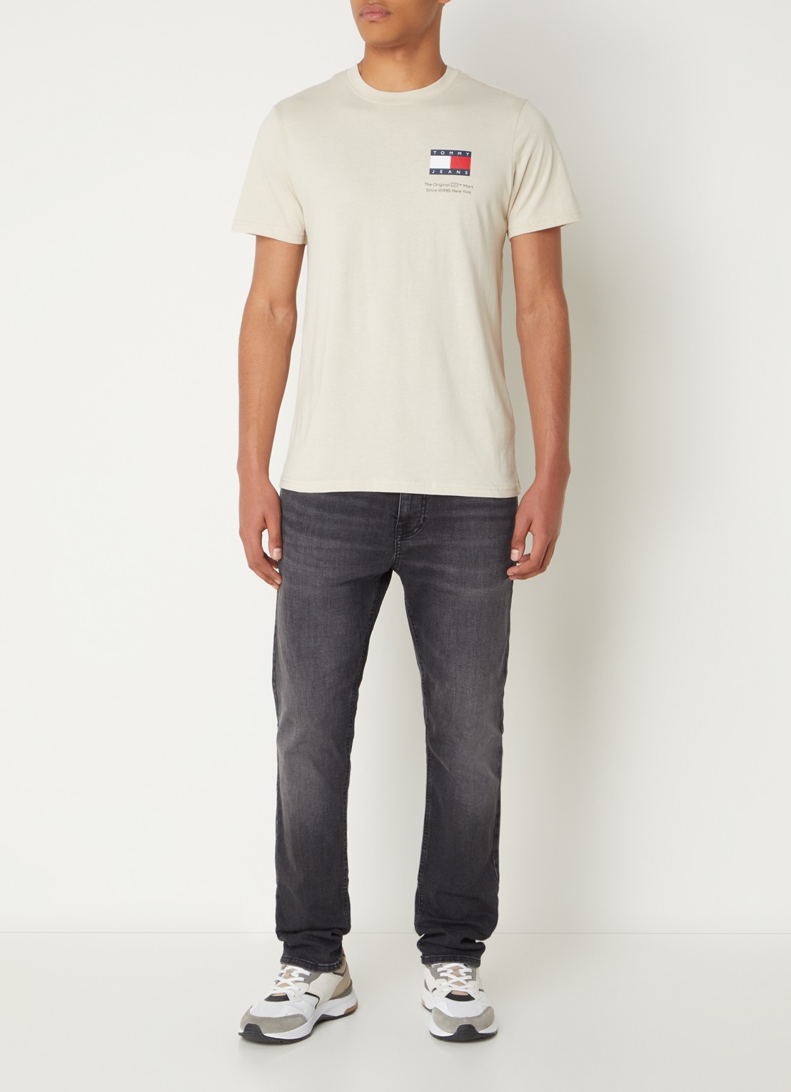 Tommy Hilfiger T-shirt met logoprint - voorkant 3 beige