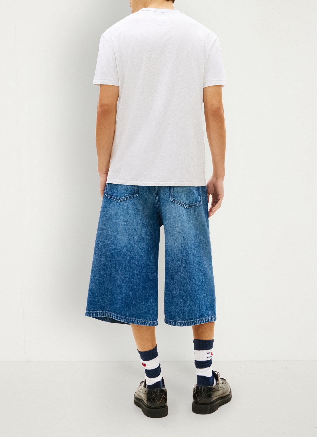 Tommy Hilfiger T-shirt met logoprint - achterkant lichtgrijs