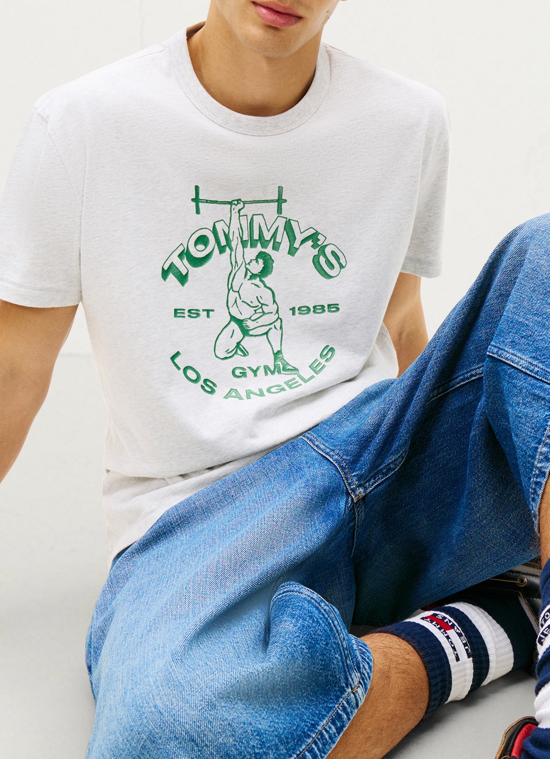 Tommy Hilfiger T-shirt met logoprint - detail 5 lichtgrijs