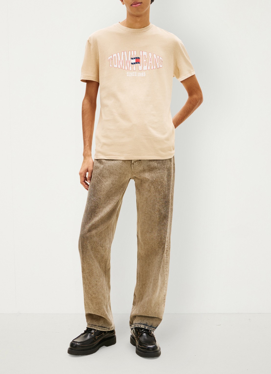 Tommy Hilfiger T-shirt met logoprint - voorkant 2 goud