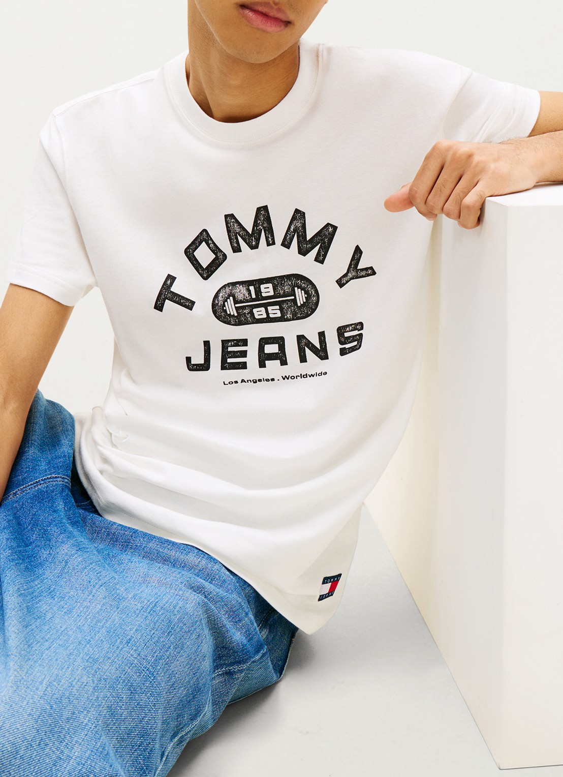Tommy Hilfiger T-shirt met logoprint - detail 3 wit