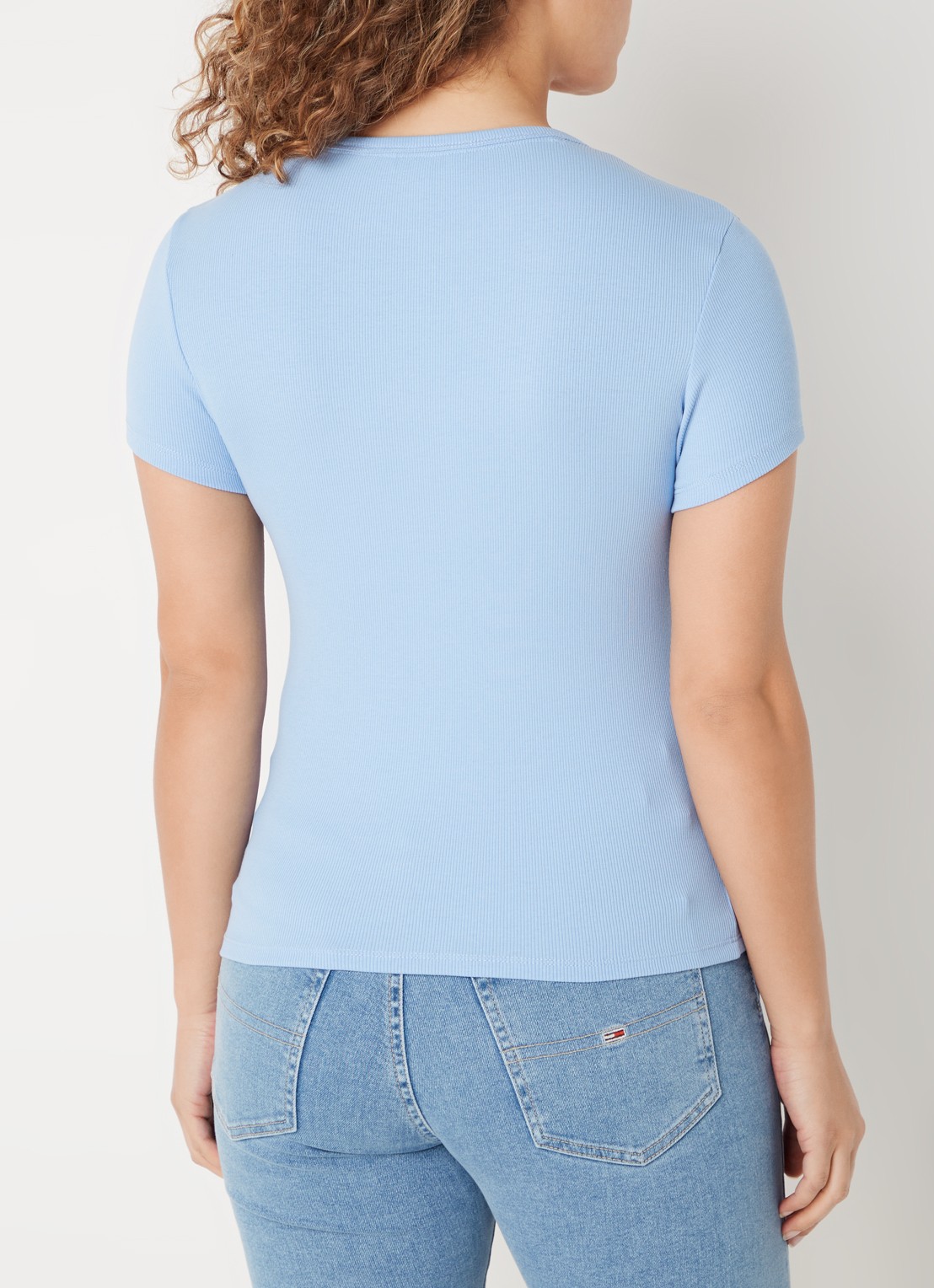 Tommy Hilfiger T-shirt met ribstructuur en logoborduring - achterkant lichtblauw