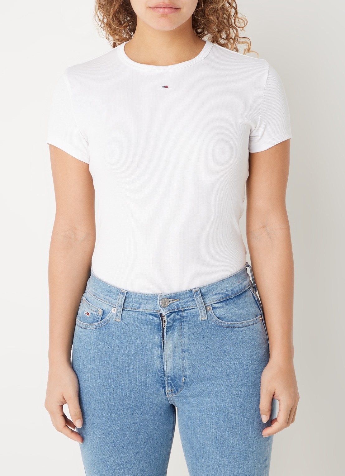 Tommy Hilfiger T-shirt met ribstructuur en logoborduring - detail 4 gebroken wit