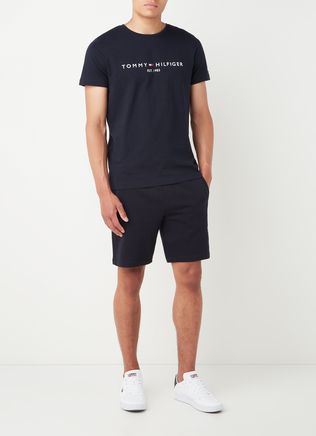 Tommy Hilfiger T-shirt van  katoen met logoborduring - voorkant 2 donkerblauw