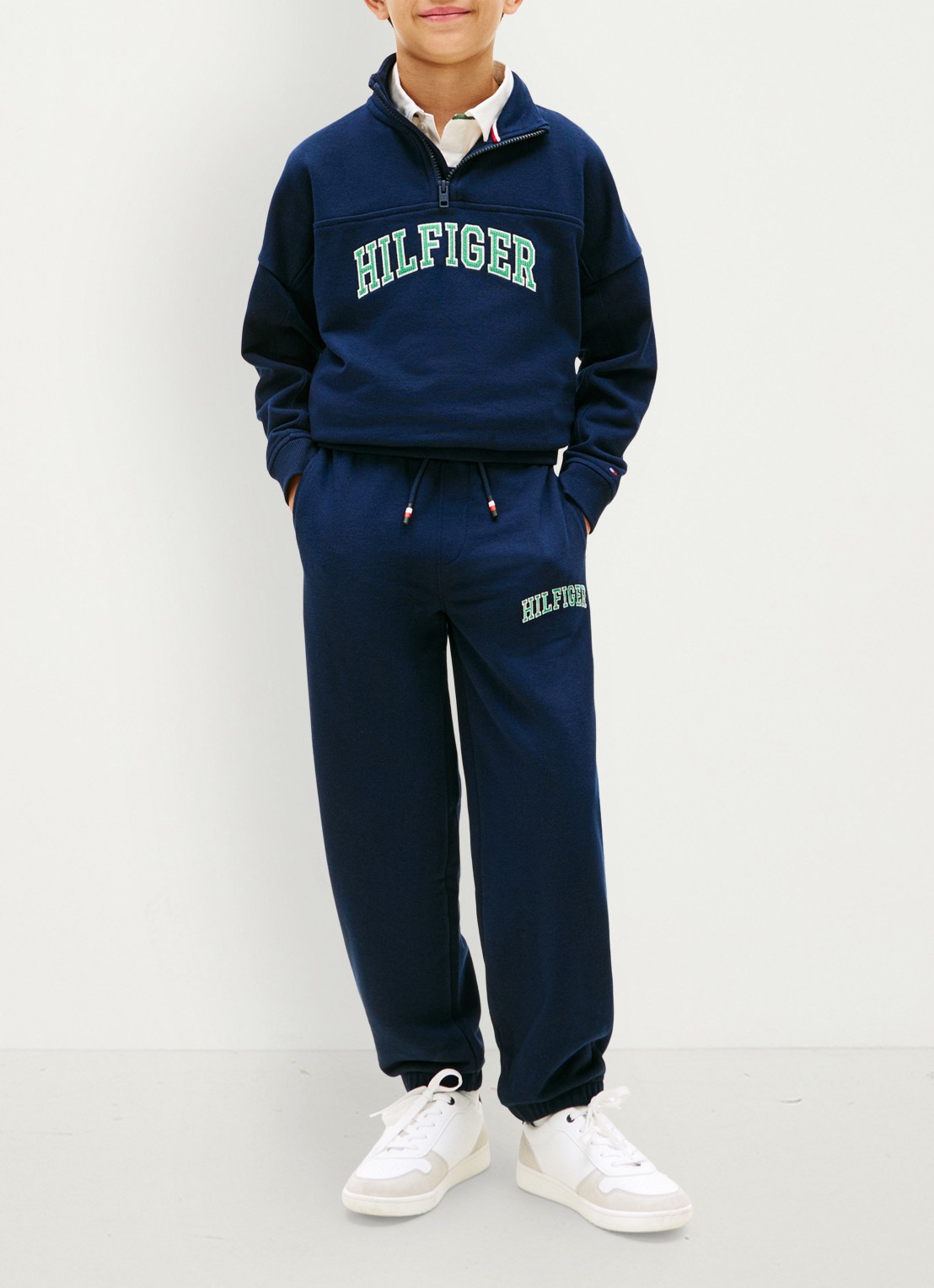 Tommy Hilfiger Tapered fit joggingsbroek met logo en steekzakken - voorkant 2 dark night navy-c1g