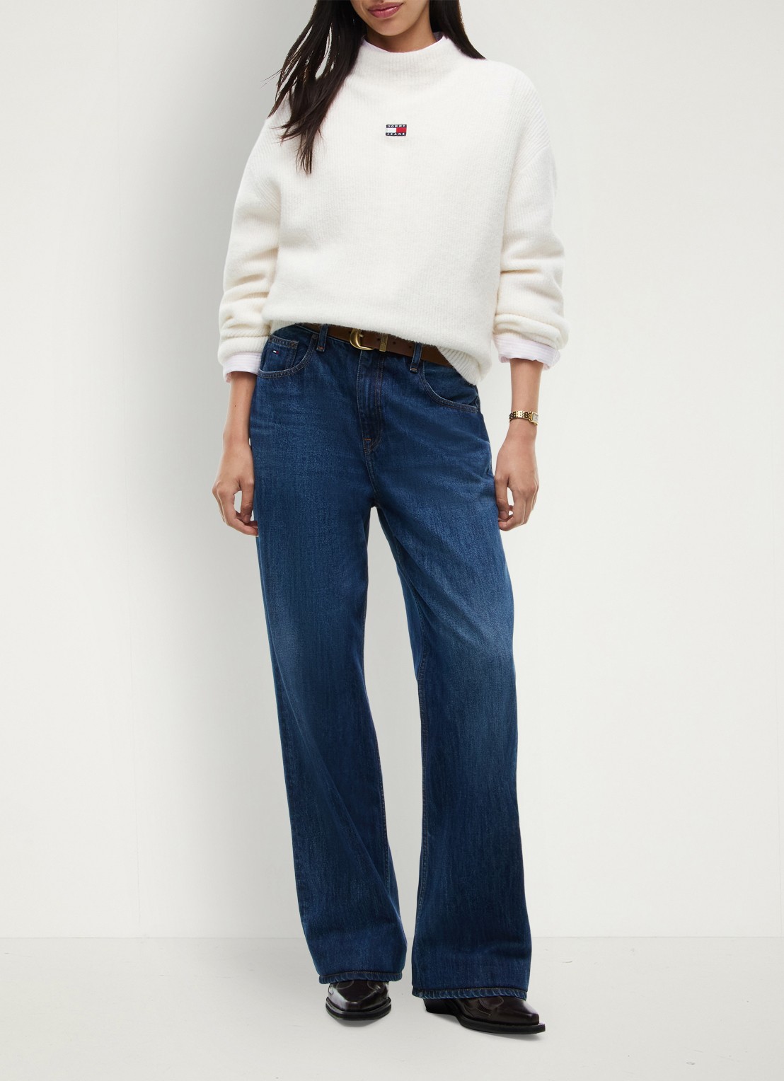 Tommy Hilfiger Tommy Badge ribgebreide trui in alpaca wolblend met logo  - voorkant 3 gebroken wit