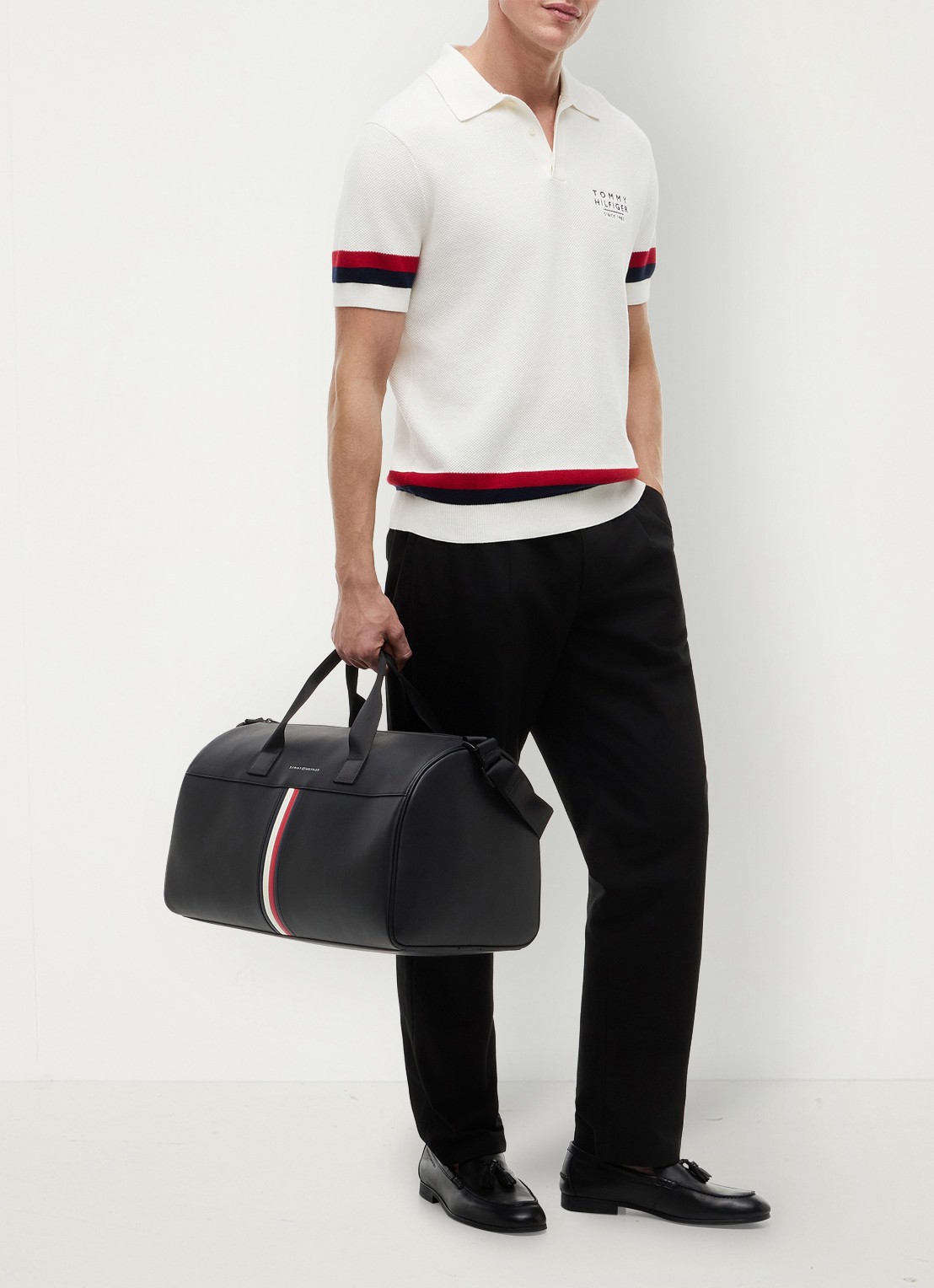 Tommy Hilfiger Weekendtas met logo - voorkant 3 diepzwart