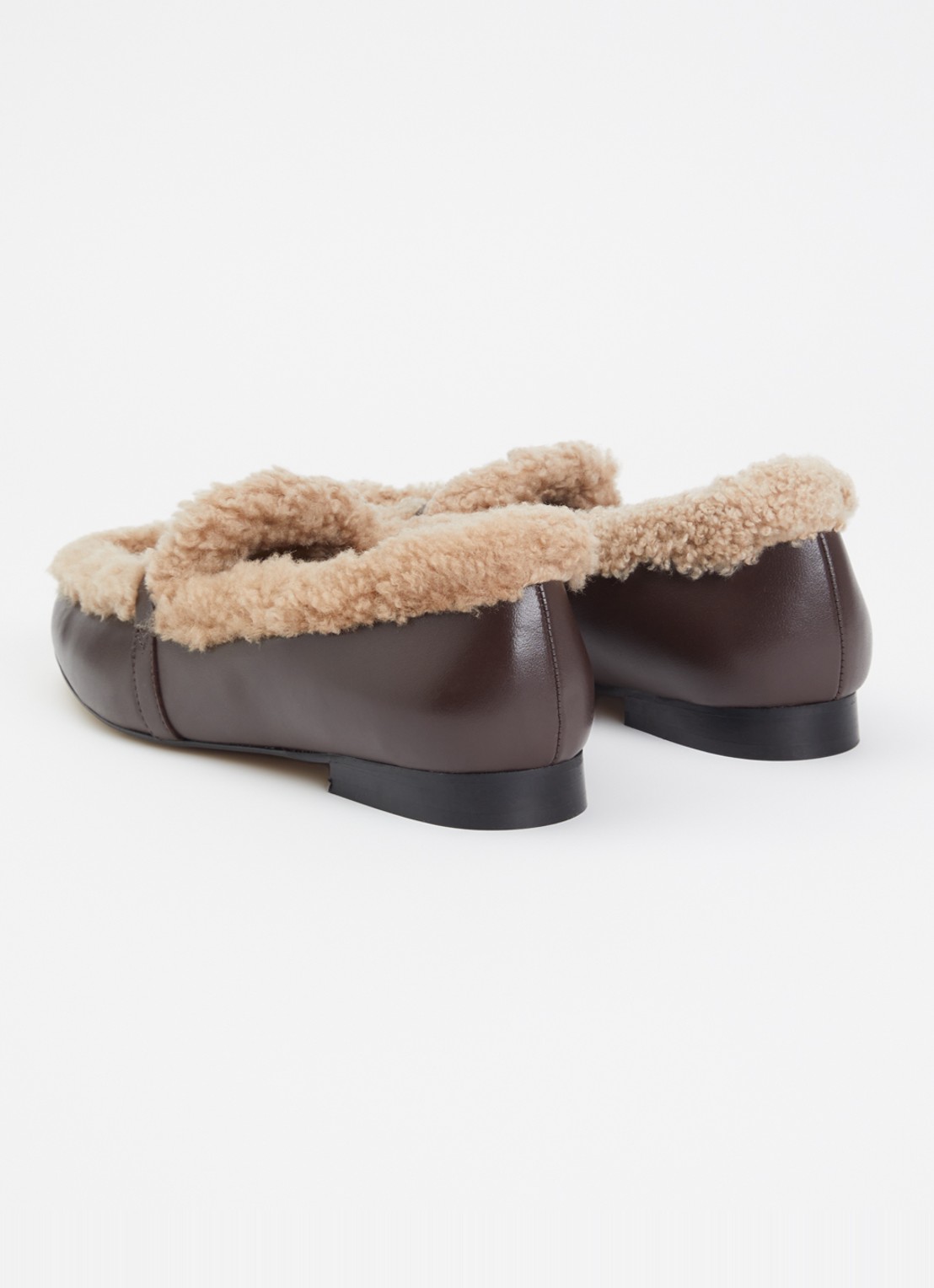 Toral Lily loafer van leer met schapenvacht - achterkant 5 chocoladebruin