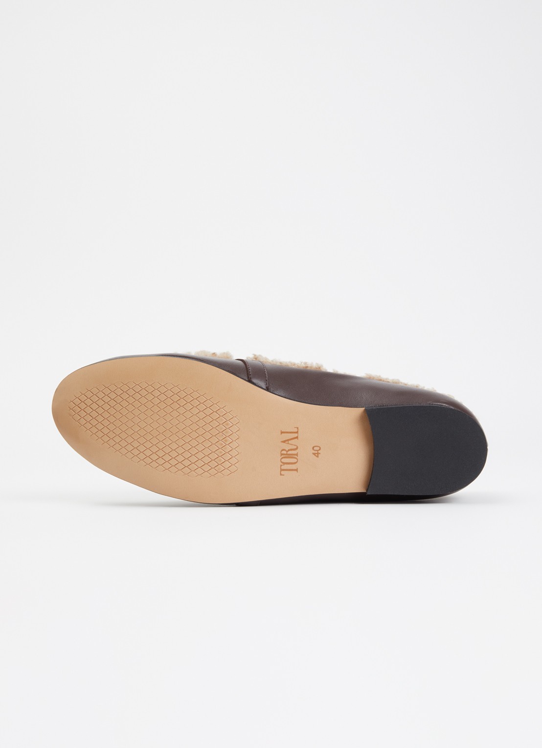 Toral Lily loafer van leer met schapenvacht - detail 3 chocoladebruin
