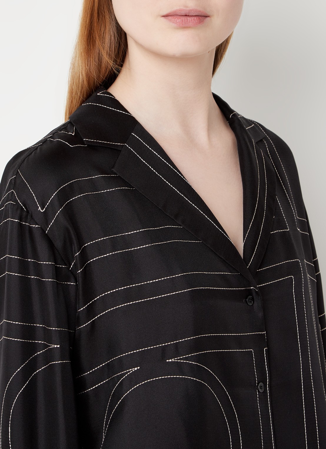 TOTEME Blouse van zijde met grafische print - detail 5 zwart