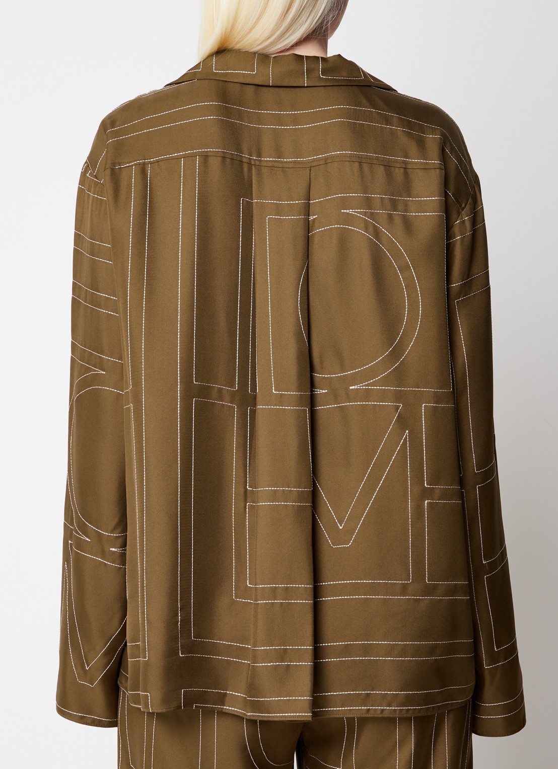 TOTEME Blouse van zijde met grafische print - achterkant lichtbruin
