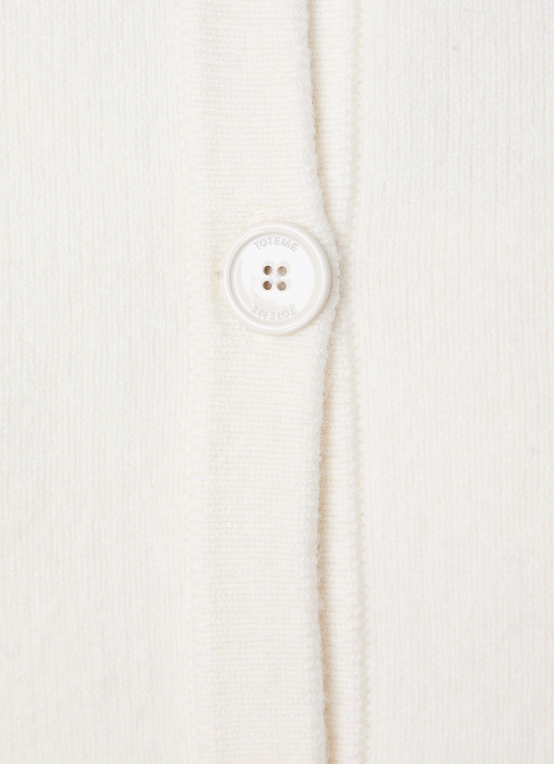 TOTEME Cropped fijngebreid vest met ronde hals - detail 2 gebroken wit