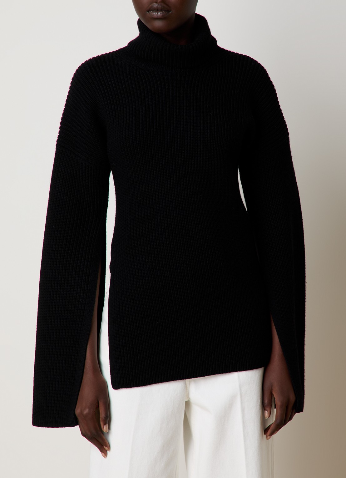 TOTEME Grofgebreide trui van wol met col en split - detail 3 zwart