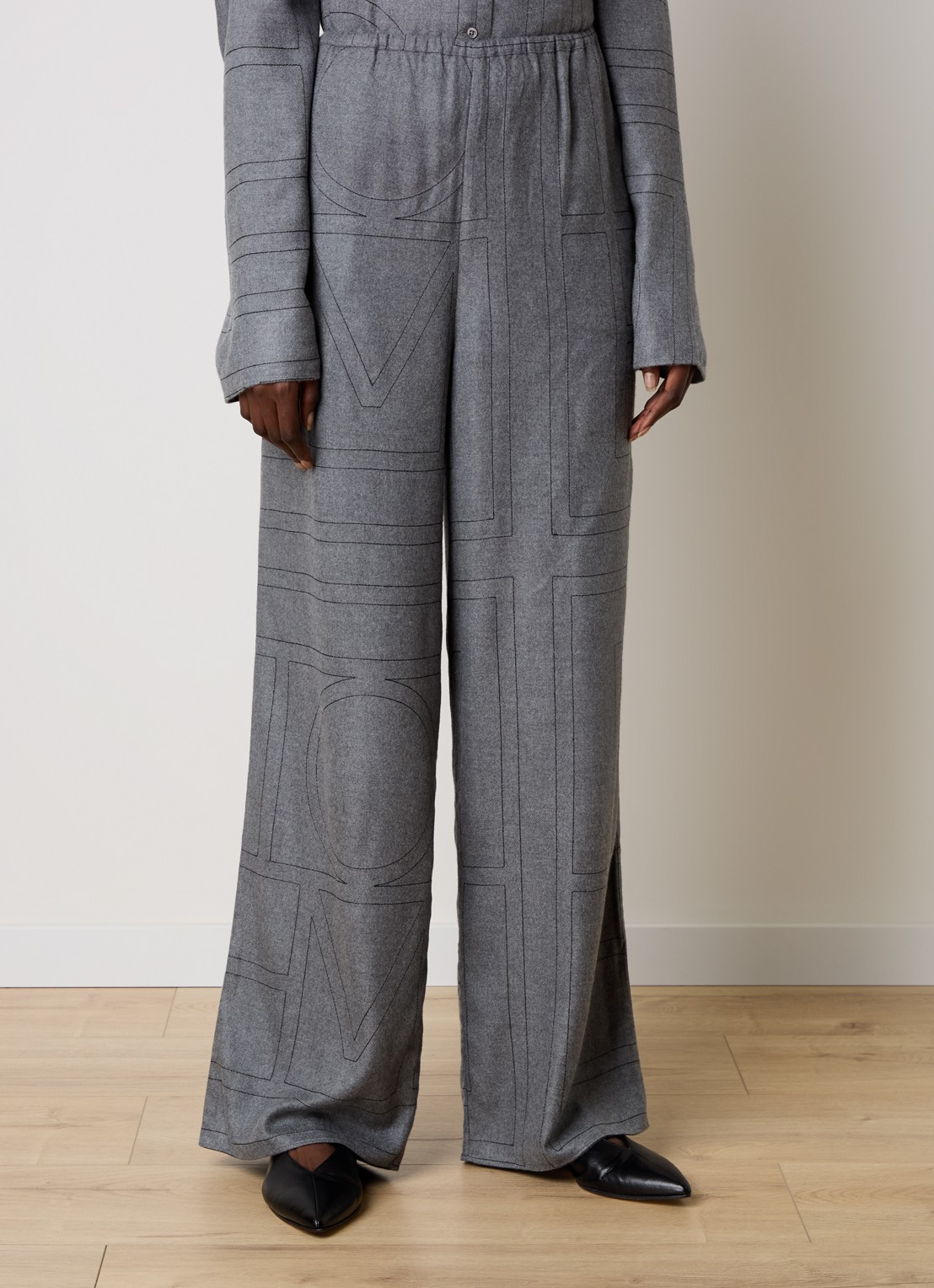 TOTEME High waist loose fit pantalon met logoborduring - detail 3 grijs