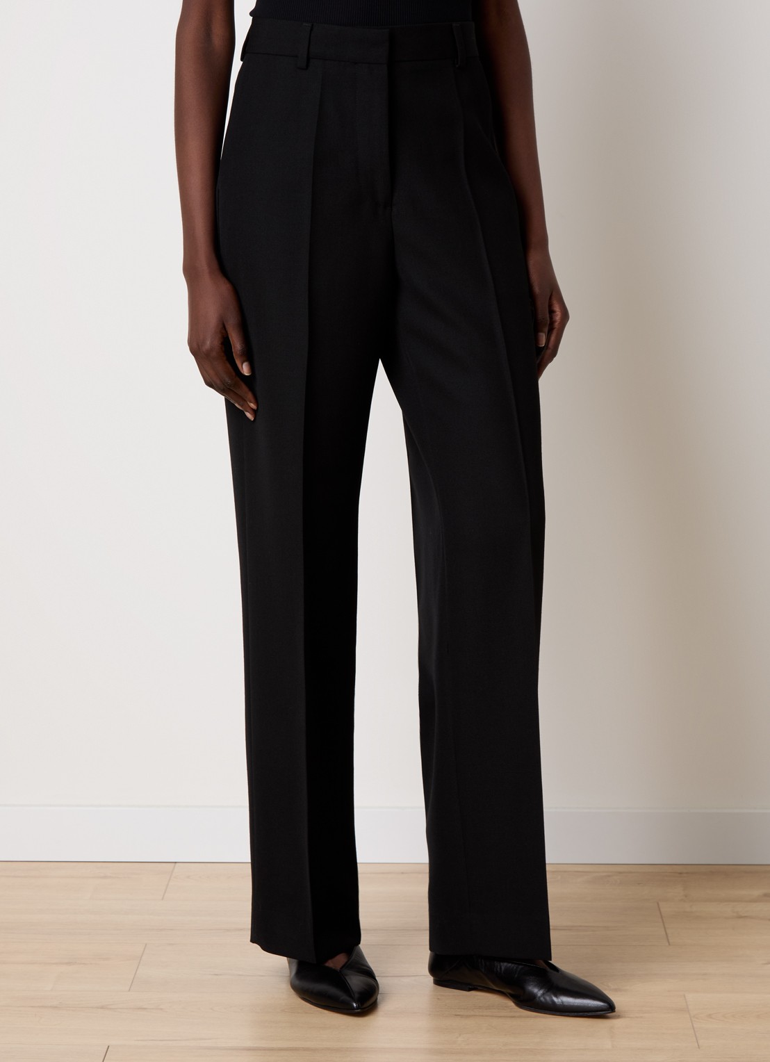 TOTEME High waist straight fit pantalon in wolblend met persplooi - detail 3 zwart