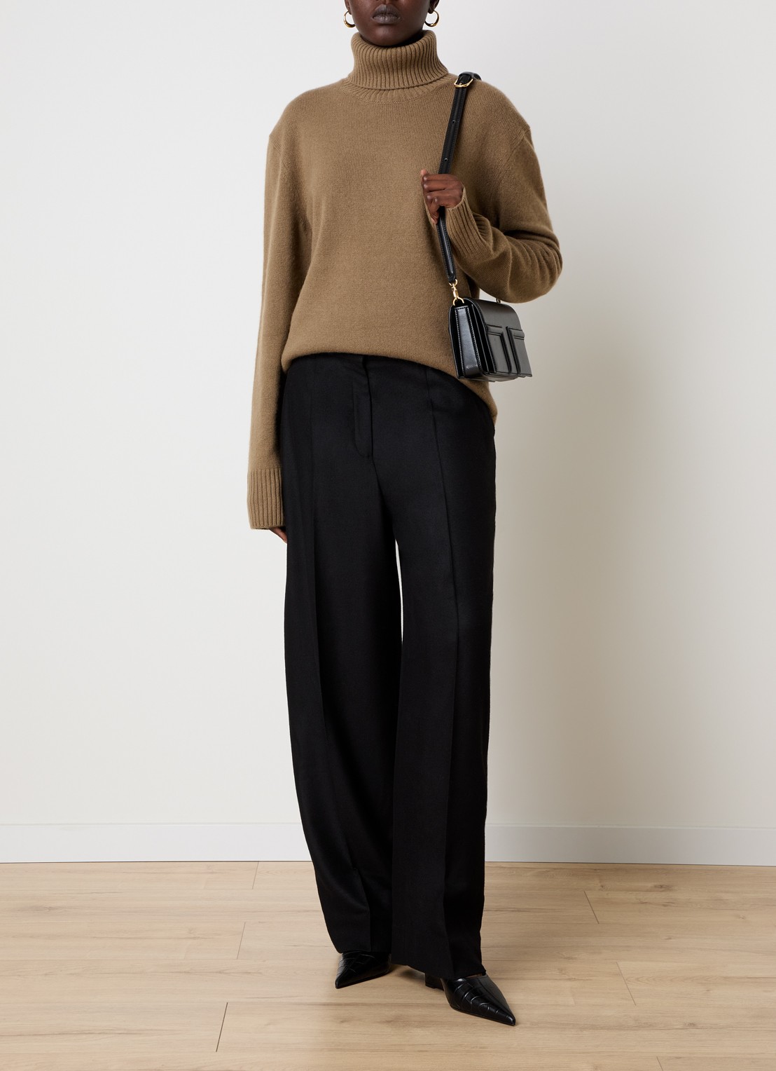TOTEME High waist wide fit pantalon van wol met steekzakken - voorkant 2 zwart