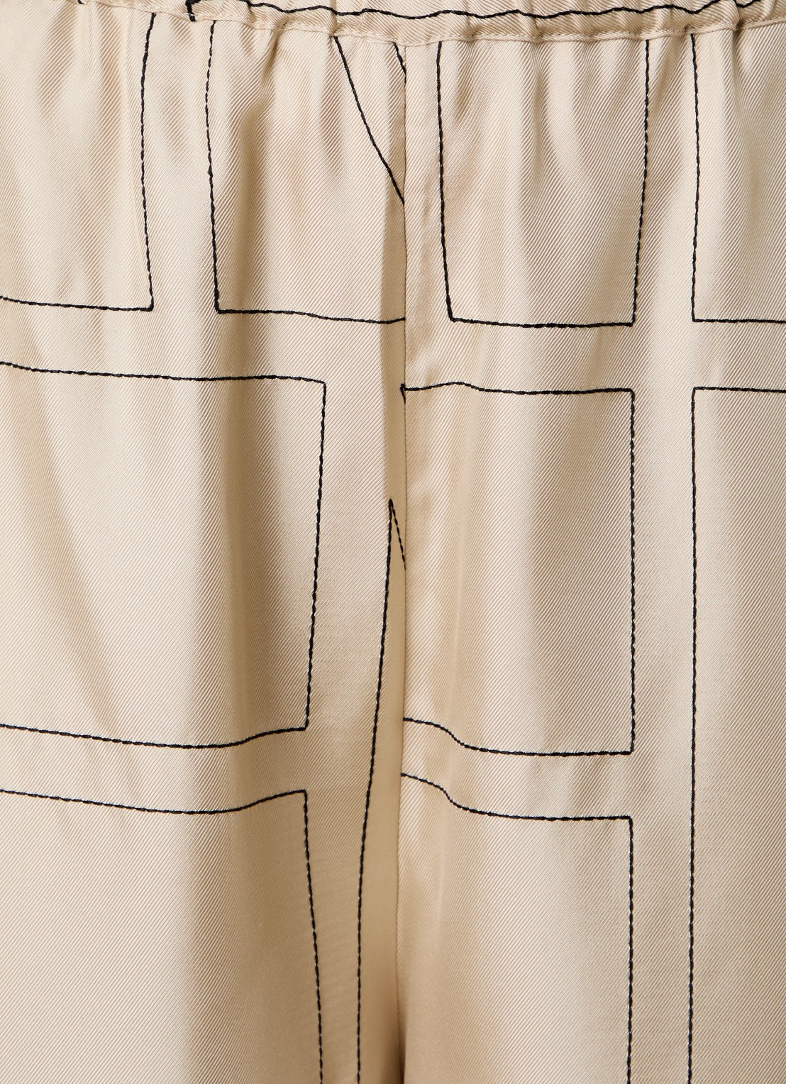 TOTEME Low waist wide fit culotte van zijde met logoprint borduring - detail 4 vanillegeel