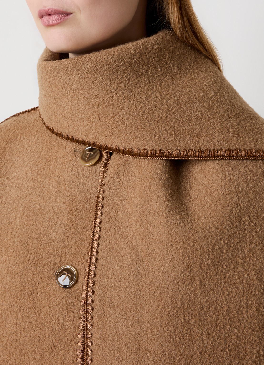 TOTEME Mantel in wolblend met sjaalkraag en opgestikte zak - detail 5 camel