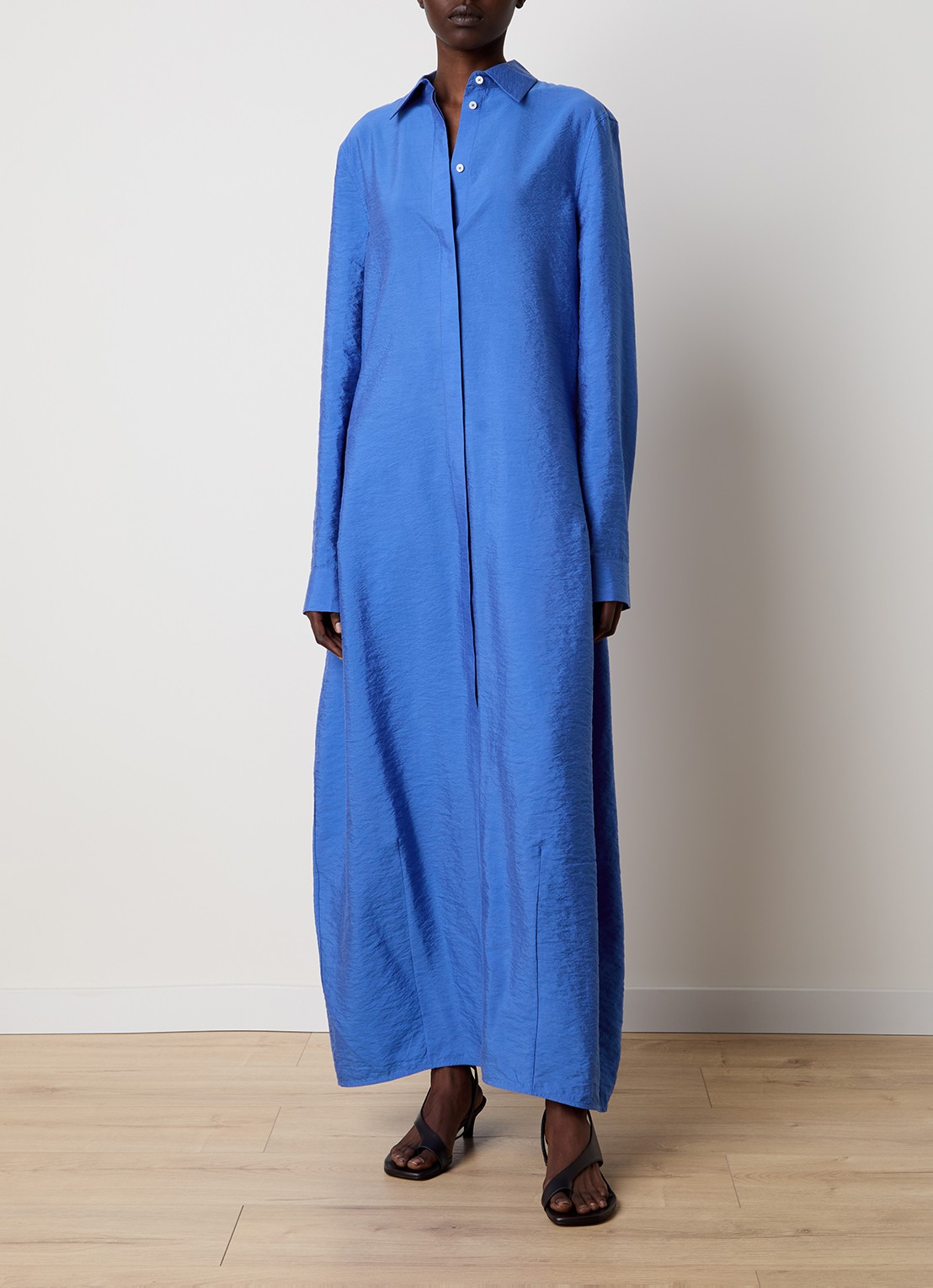 TOTEME Maxi blousejurk in zijdeblend met steekzakken - detail 4 kobaltblauw