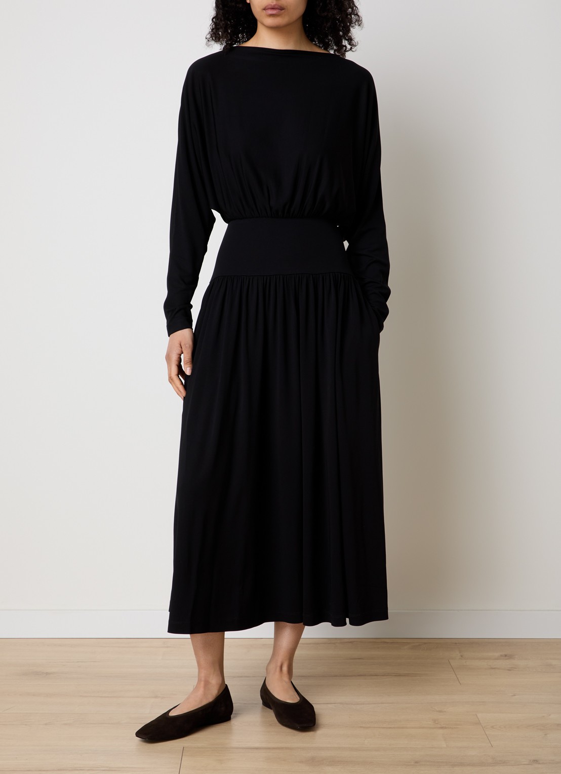 TOTEME Maxi jurk met boothals - detail zwart