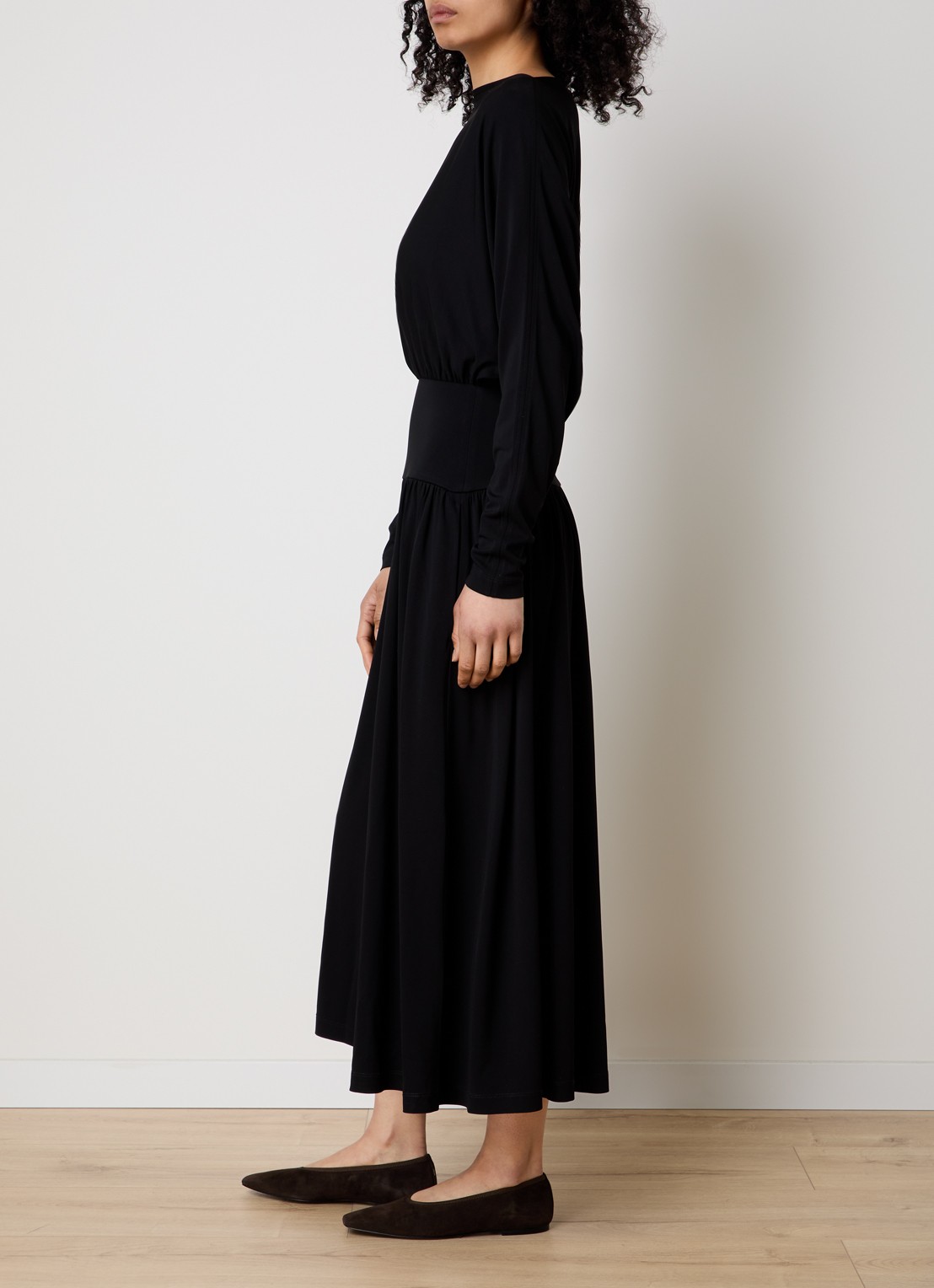 TOTEME Maxi jurk met boothals - voorkant 5 zwart