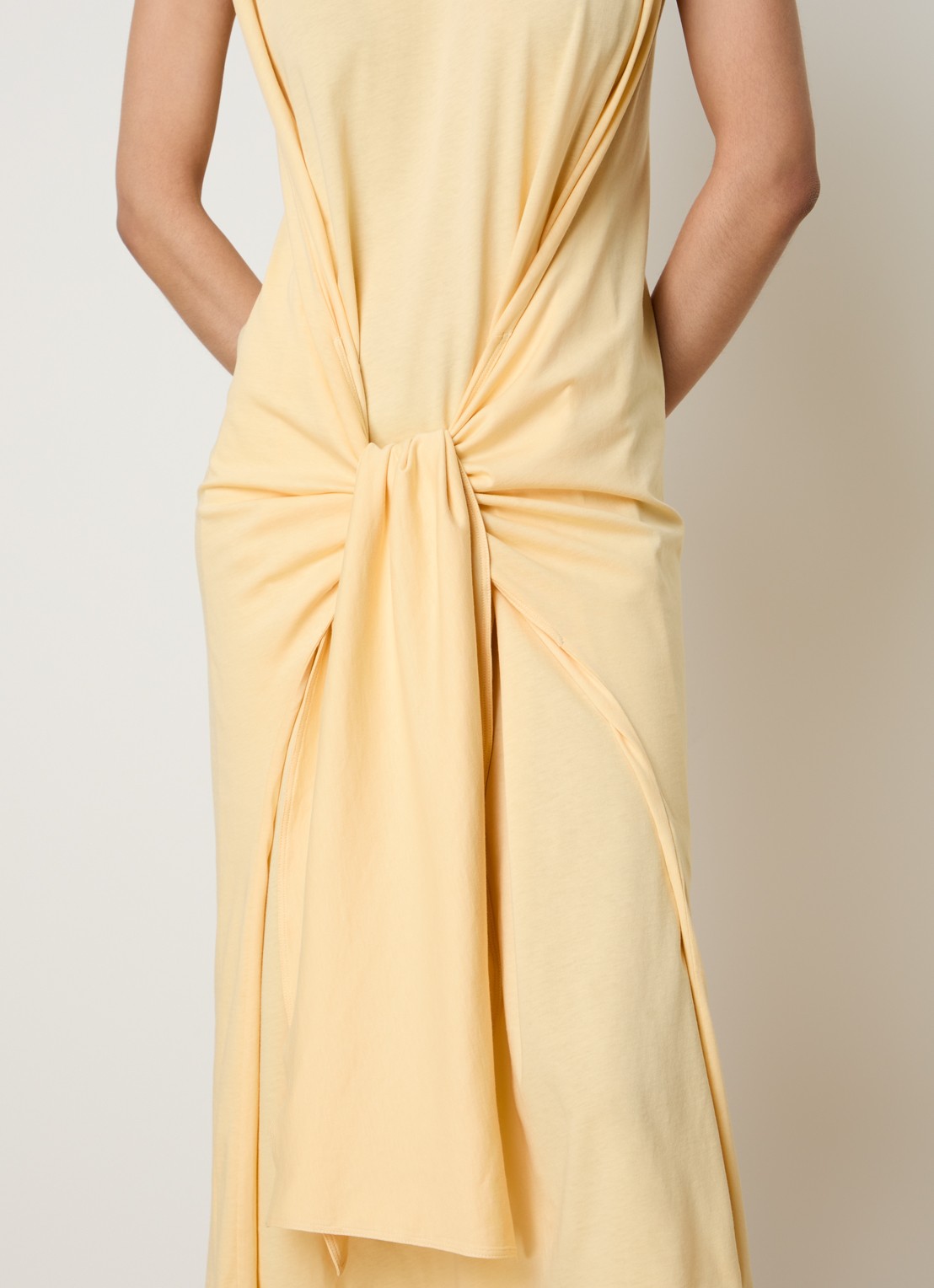 TOTEME Maxi jurk met geknoopt detail van jersey - detail 2 gebroken wit