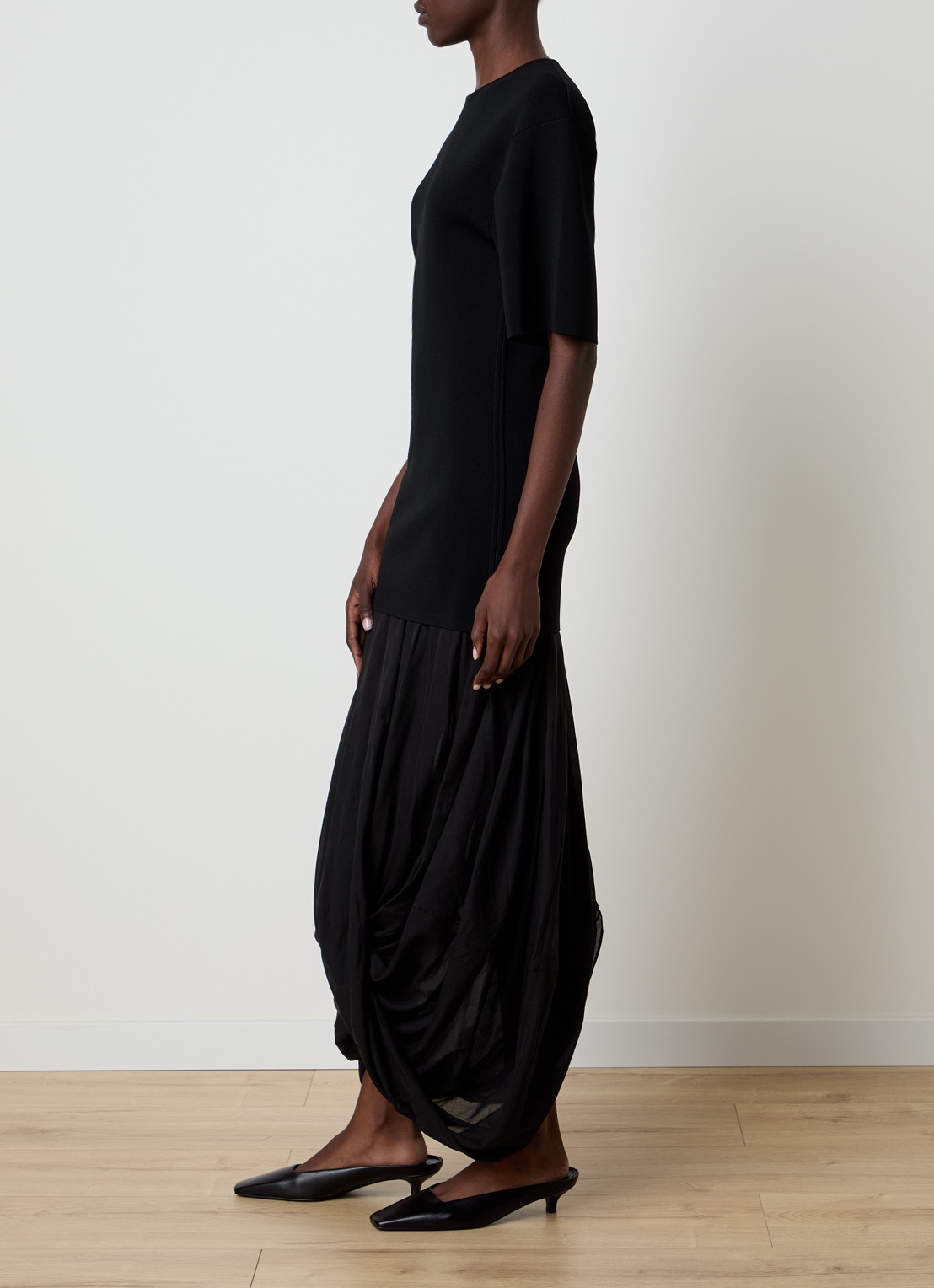 TOTEME Maxi jurk met plooidetail - voorkant 2 zwart