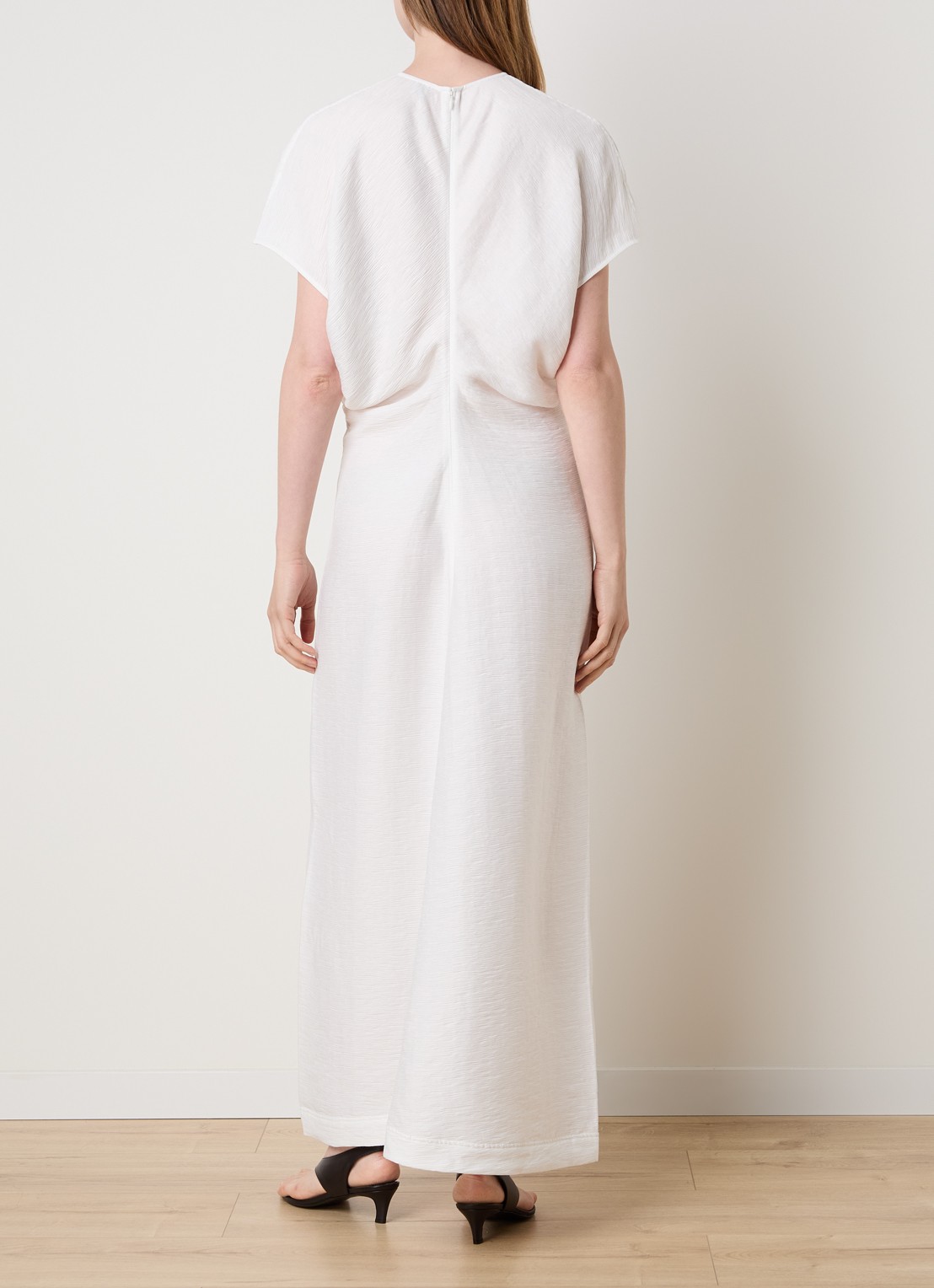 TOTEME Maxi jurk met structuur en gedrapeerd detail - achterkant gebroken wit